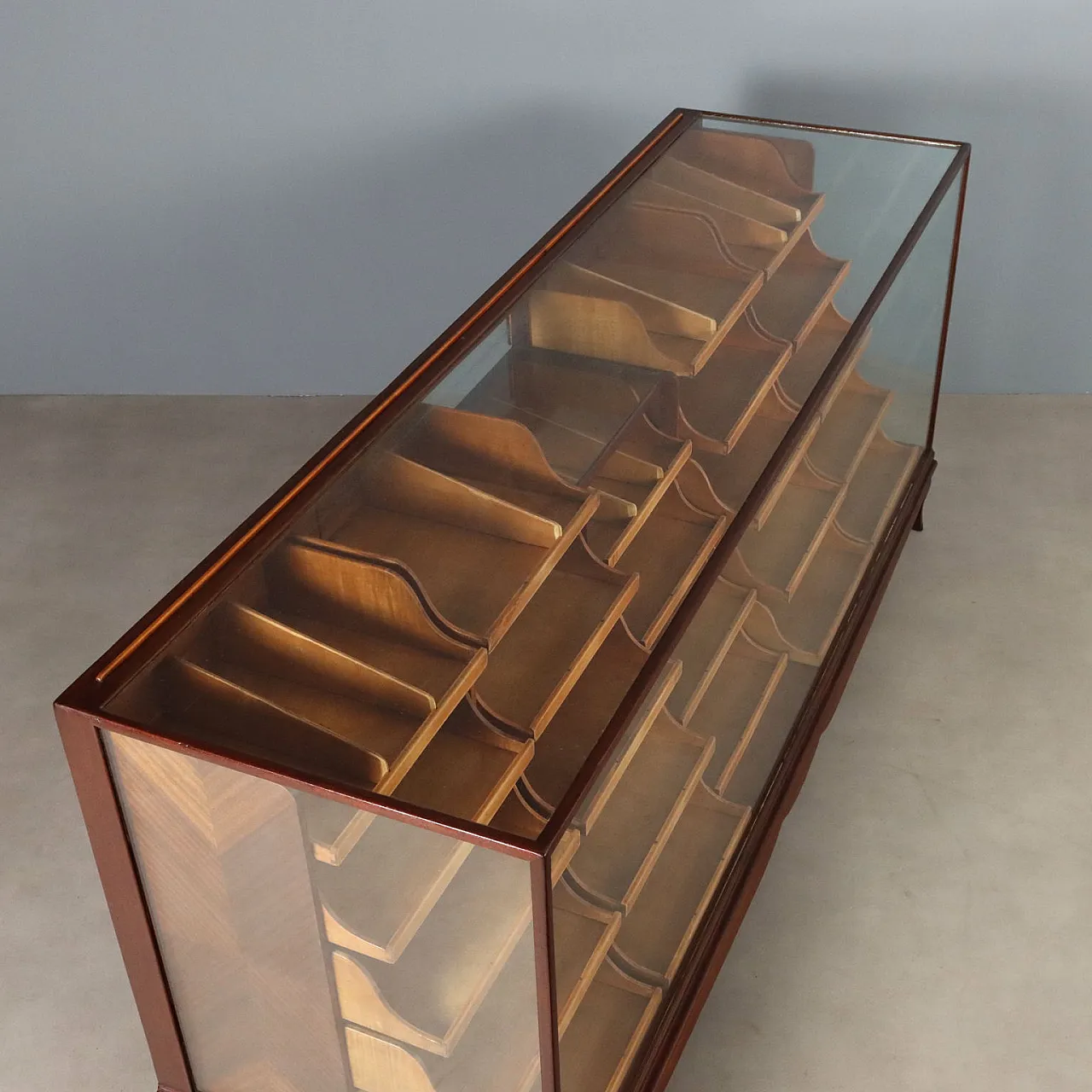 Cabinet with mahogany frame and glass top, 20th century 10