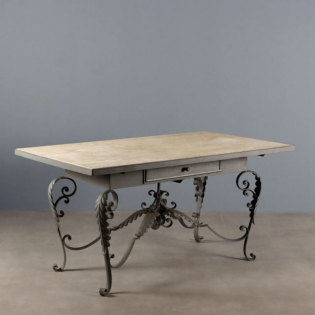 Tavolo in ferro con piano in marmo, '900 1