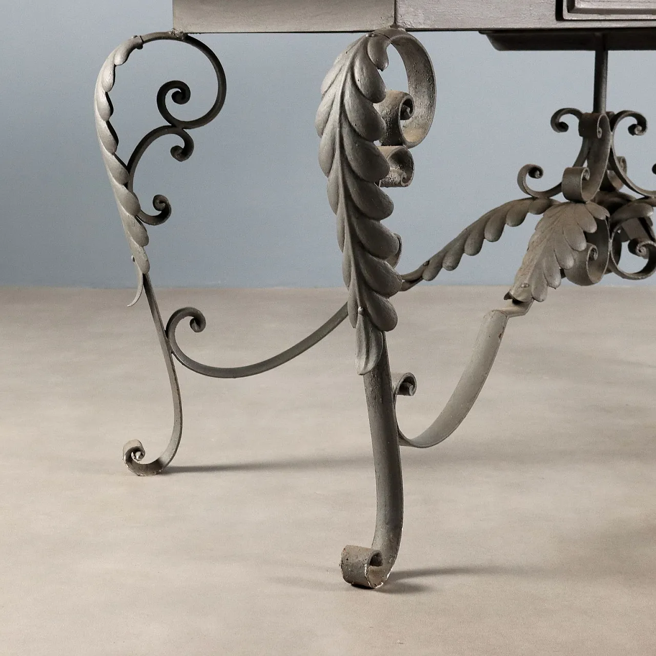 Tavolo in ferro con piano in marmo, '900 3