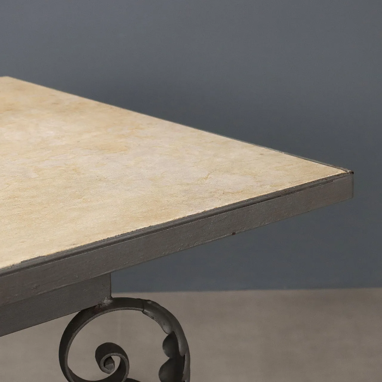 Tavolo in ferro con piano in marmo, '900 4