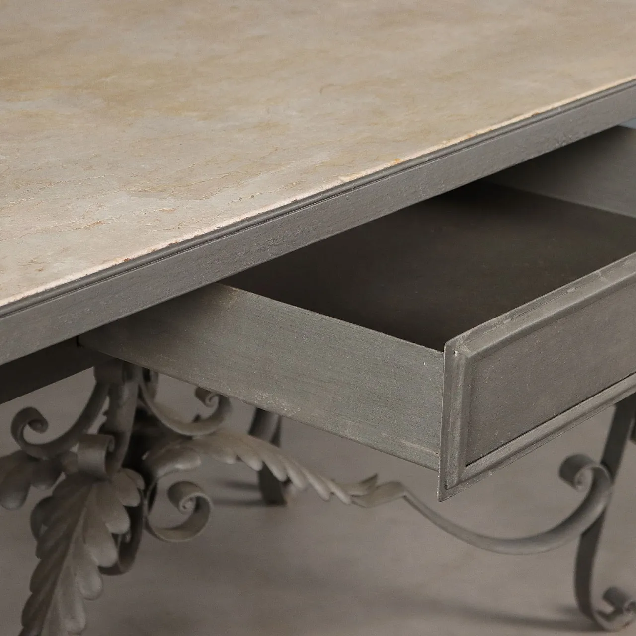 Tavolo in ferro con piano in marmo, '900 5