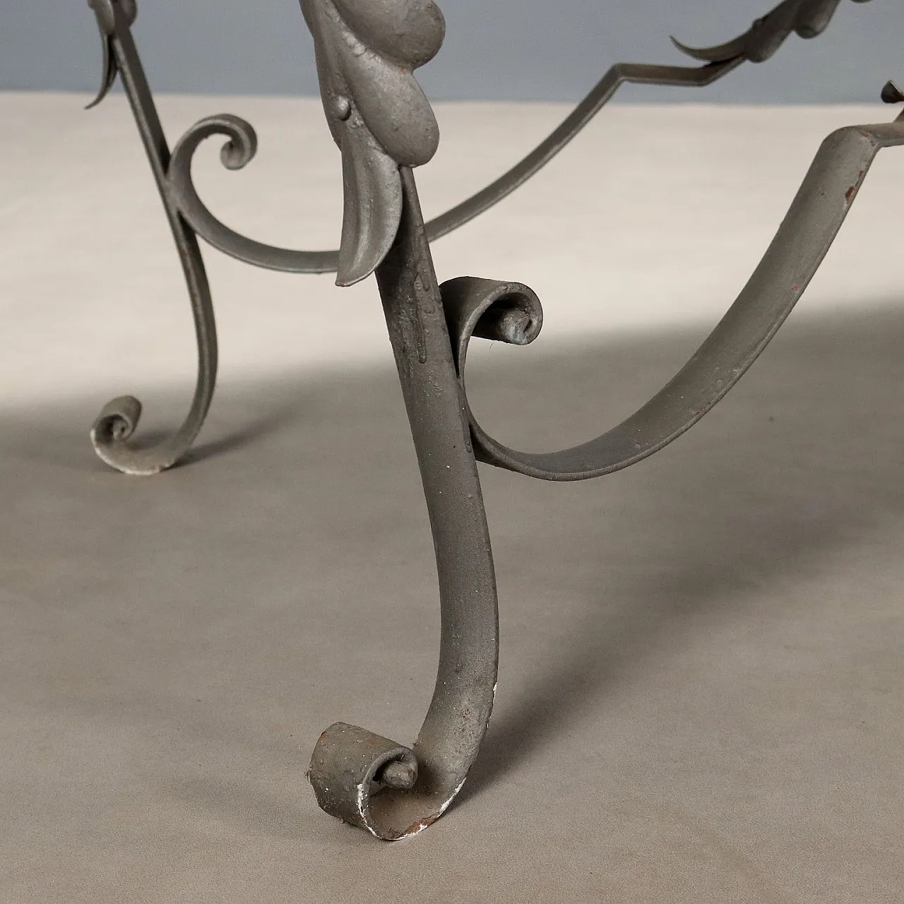 Tavolo in ferro con piano in marmo, '900 8