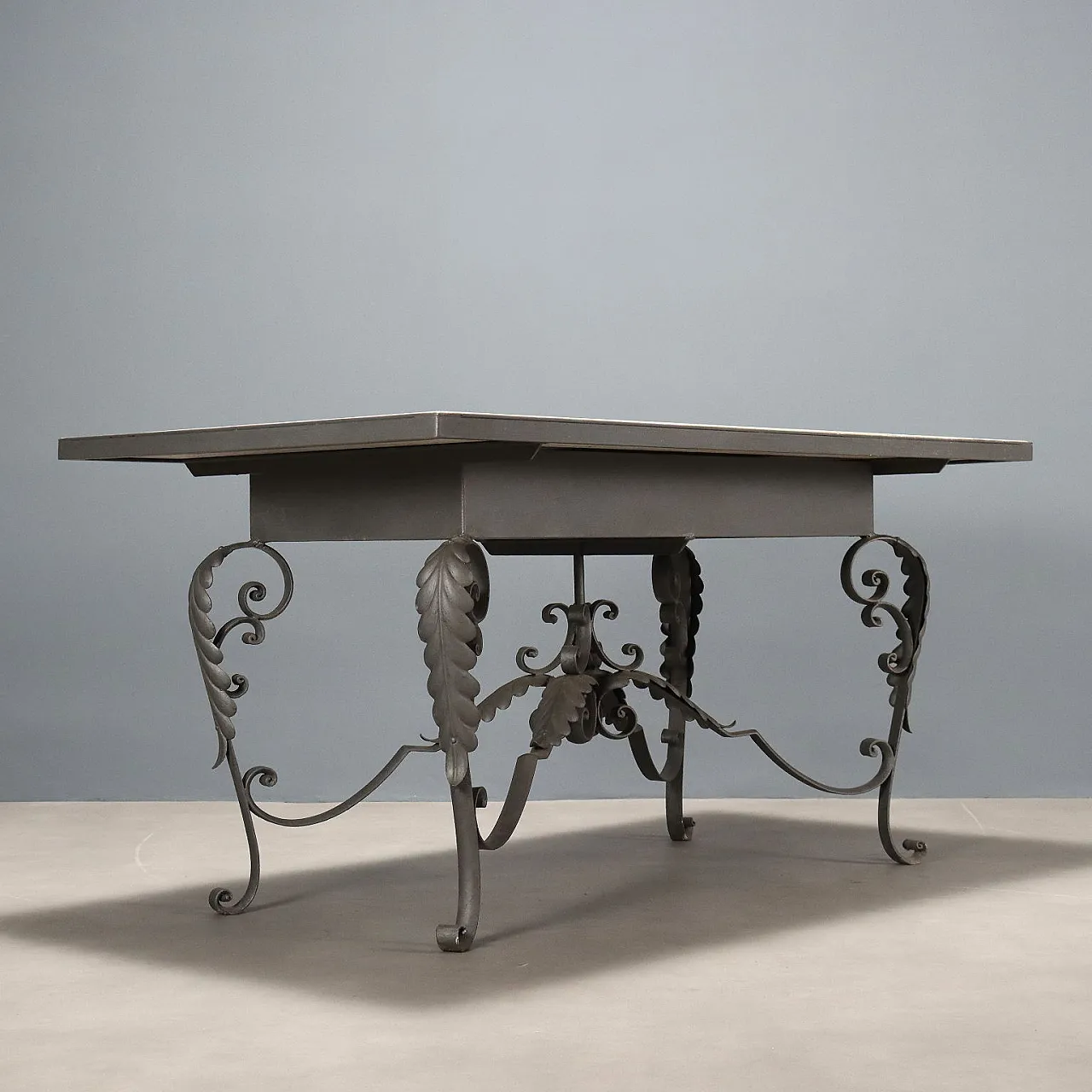 Tavolo in ferro con piano in marmo, '900 10