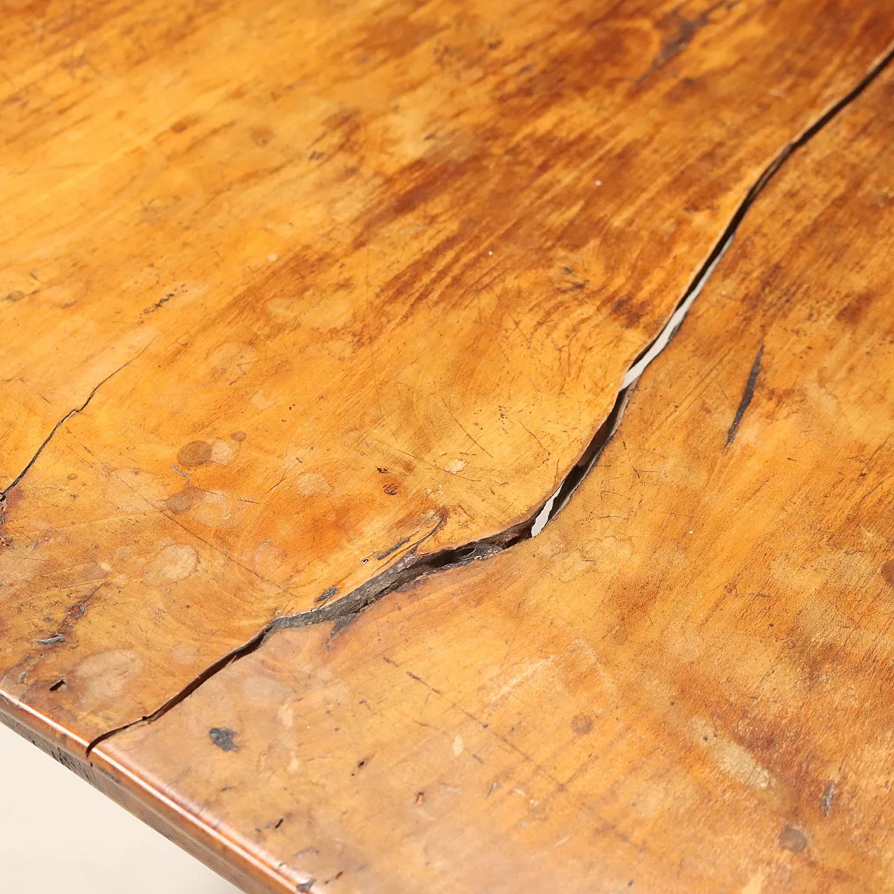 Maple coffee table with four legs carved in faux bamboo, 19th century 4