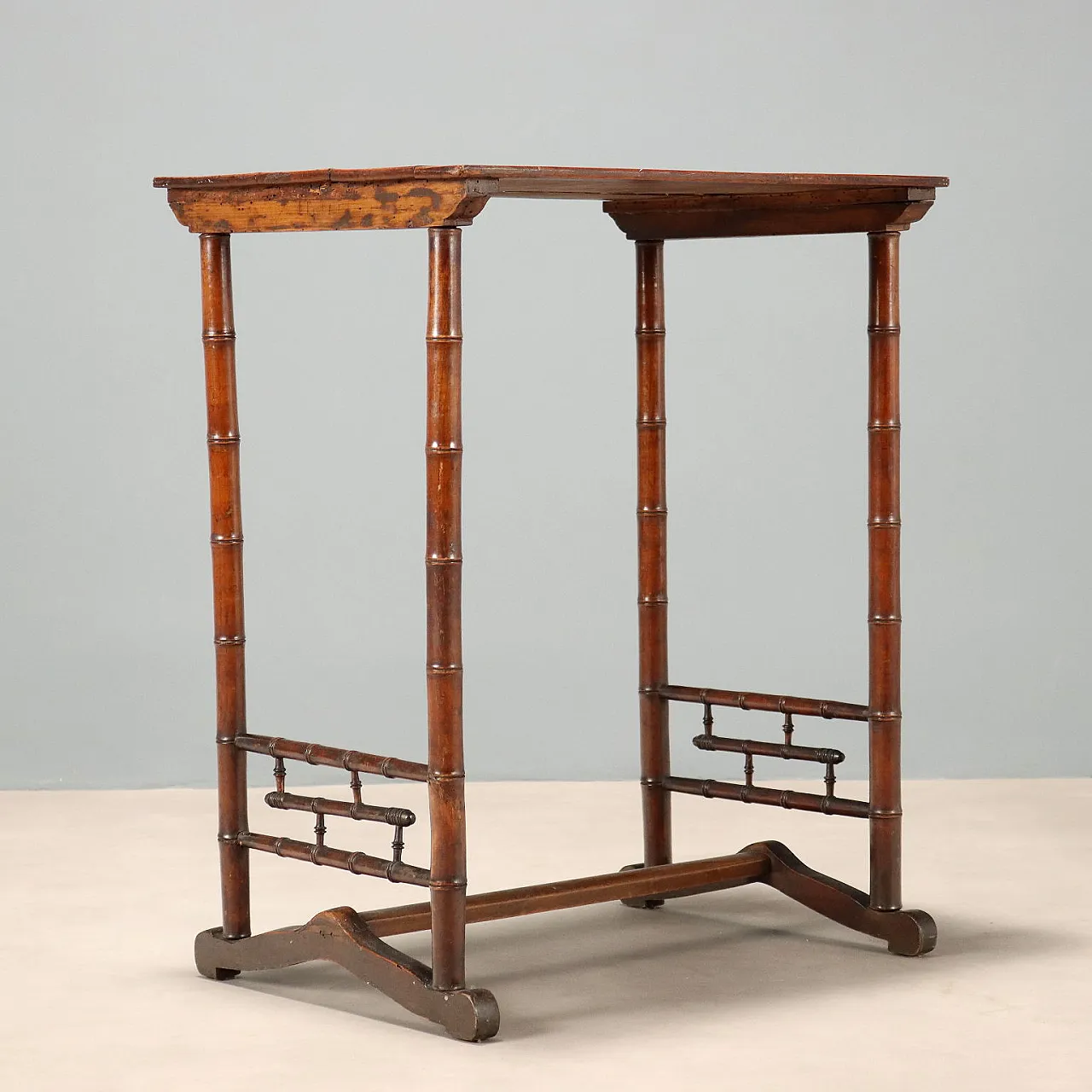 Maple coffee table with four legs carved in faux bamboo, 19th century 8