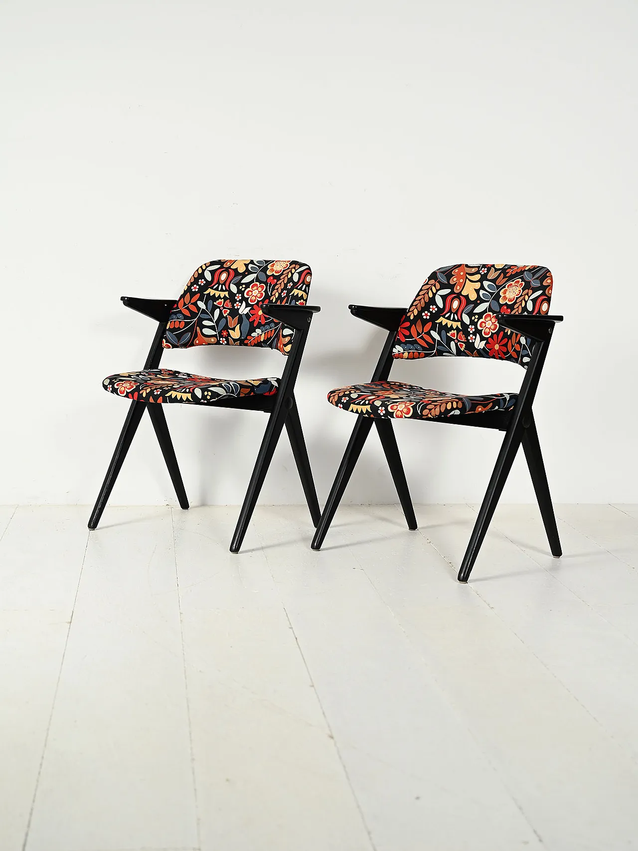 Pair of Triva armchairs by Bengt Ruda with floral upholstery, 60s 2