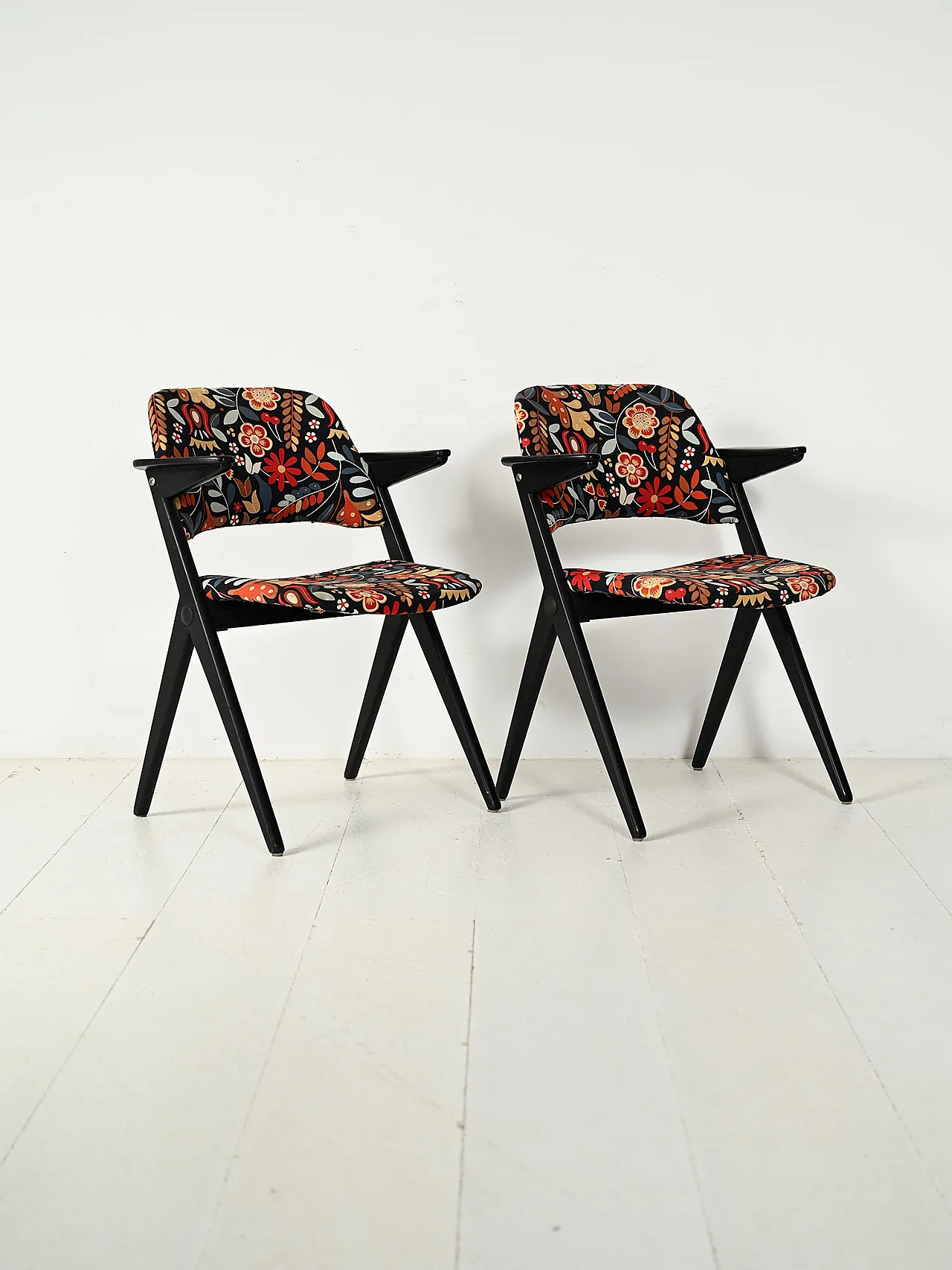 Pair of Triva armchairs by Bengt Ruda with floral upholstery, 60s 4