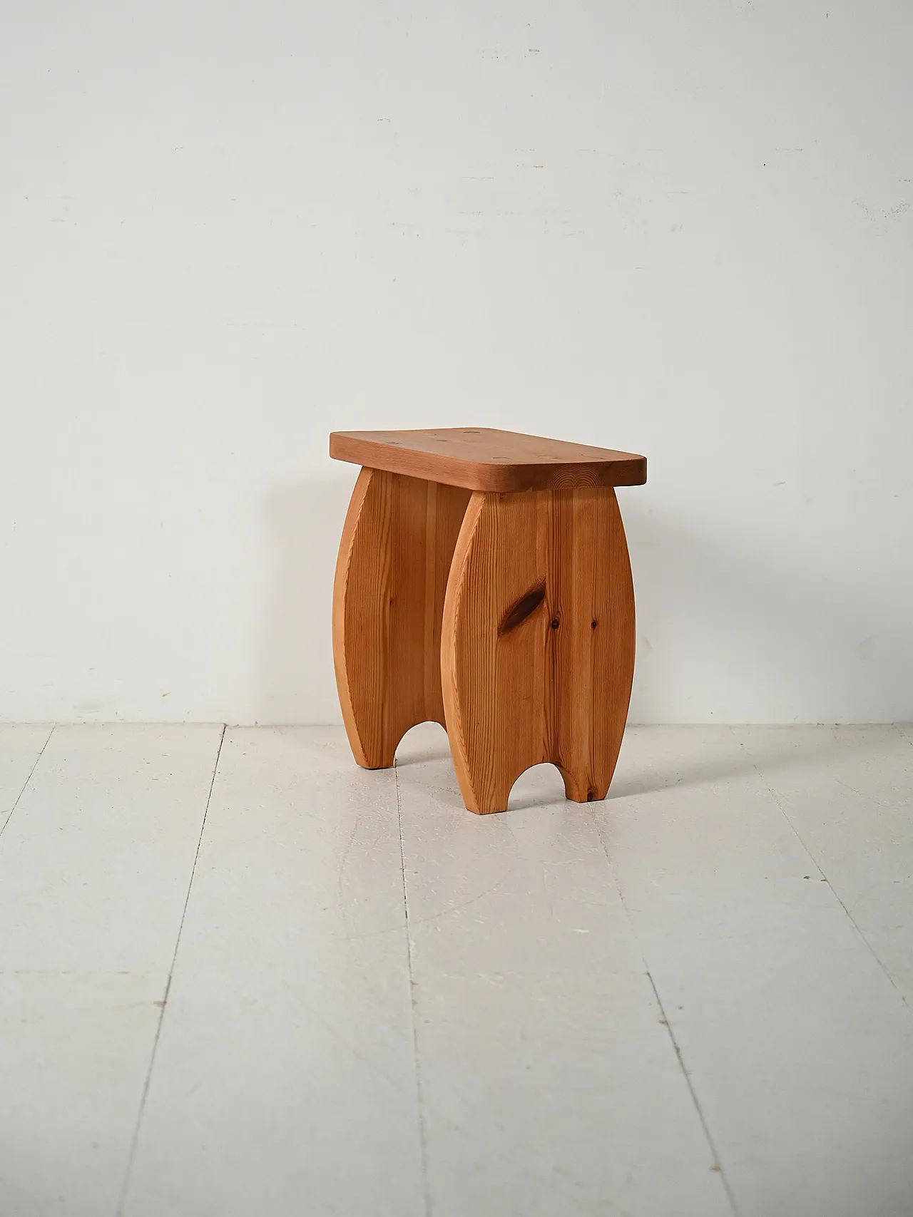 Sgabello scandinavo in pino massello 2