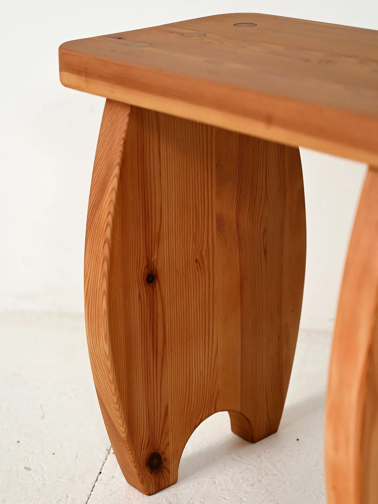 Sgabello scandinavo in pino massello 6
