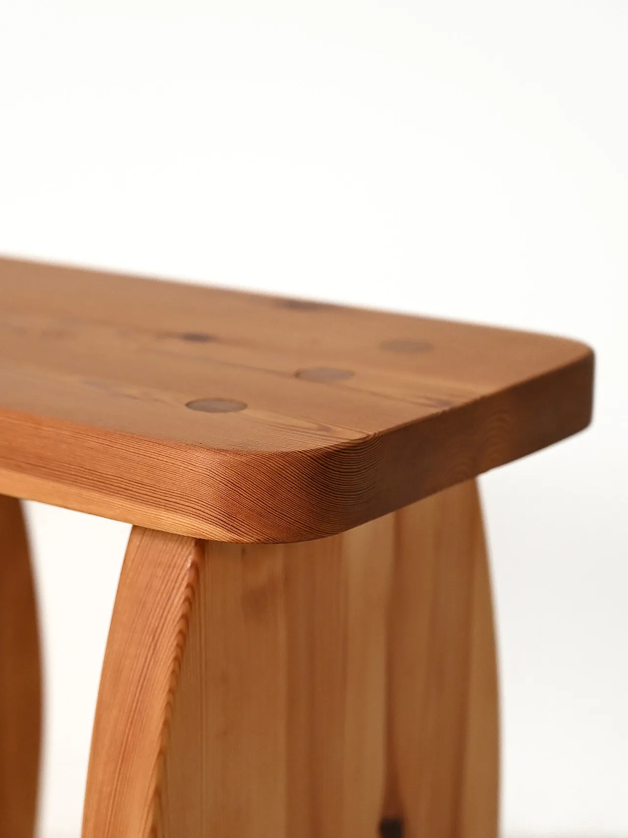 Sgabello scandinavo in pino massello 7