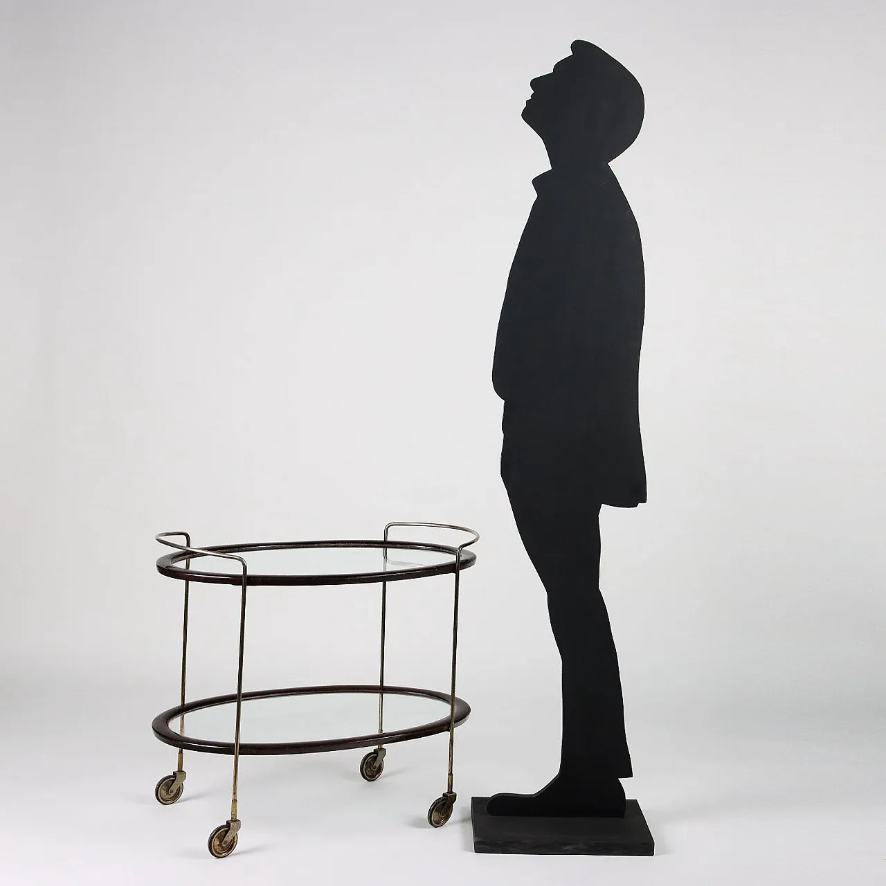 Carrello bar ovale in legno tinto ebano e vetro, anni '50 3