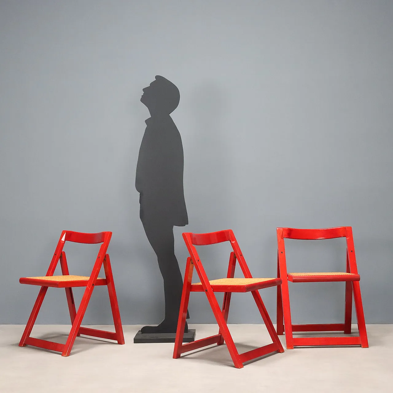 3 Sedie pieghevoli in legno laccato e sedile in paglia di Vienna, '900 2