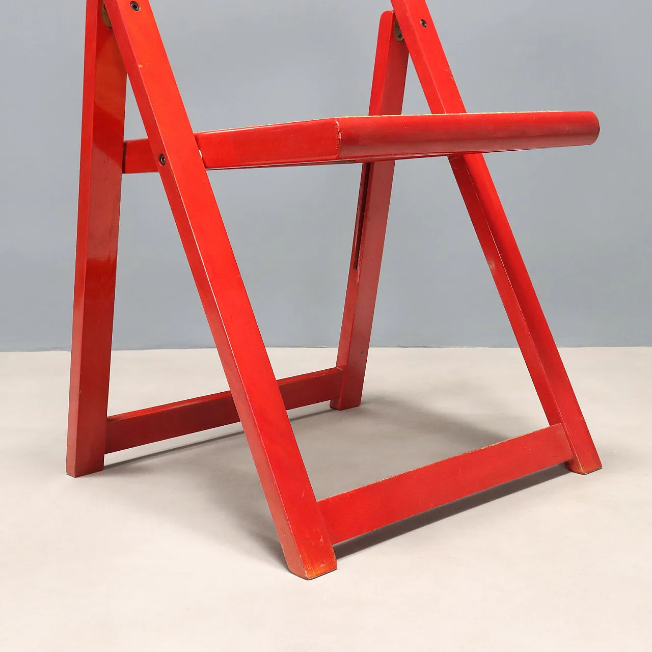 3 Sedie pieghevoli in legno laccato e sedile in paglia di Vienna, '900 6