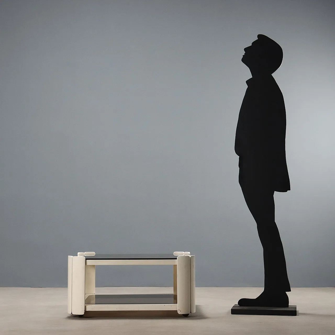 Tavolino in legno laccato bianco e vetro fumé, '900 2