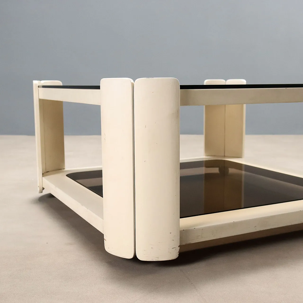 Tavolino in legno laccato bianco e vetro fumé, '900 5