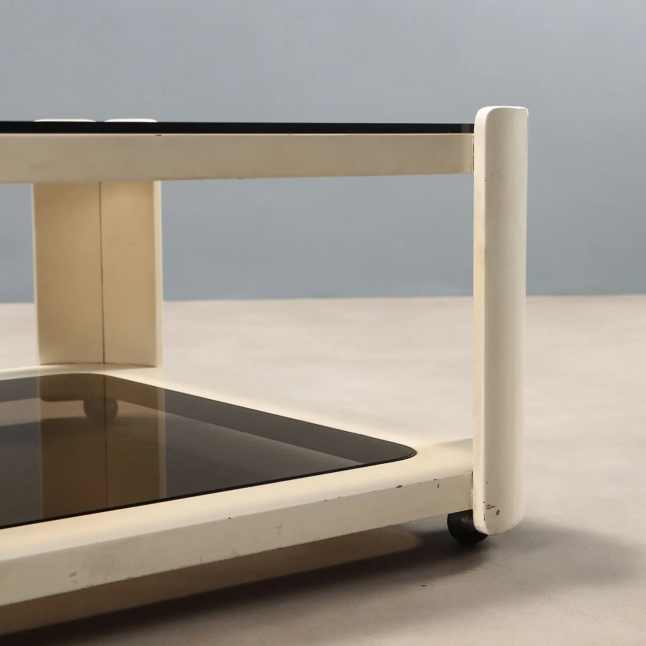 Tavolino in legno laccato bianco e vetro fumé, '900 6