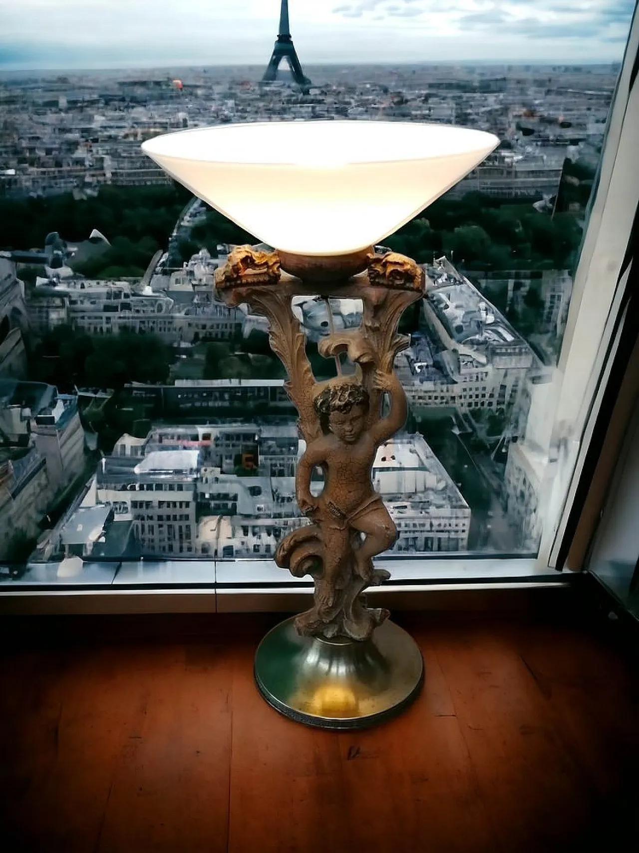 Lampada da terra con putto in legno e vetro opalino, anni '20 5