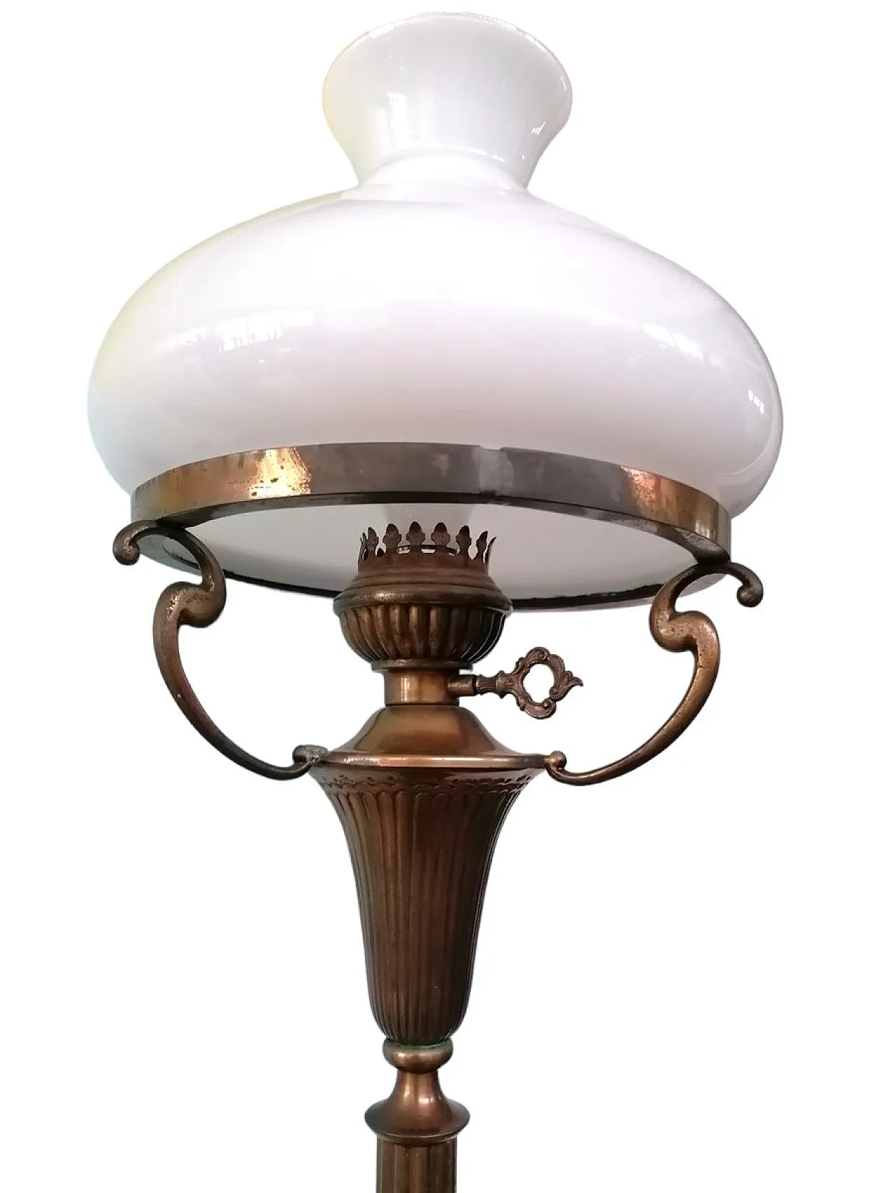 Lampada da terra in vetro opalino e ottone, anni '50 3