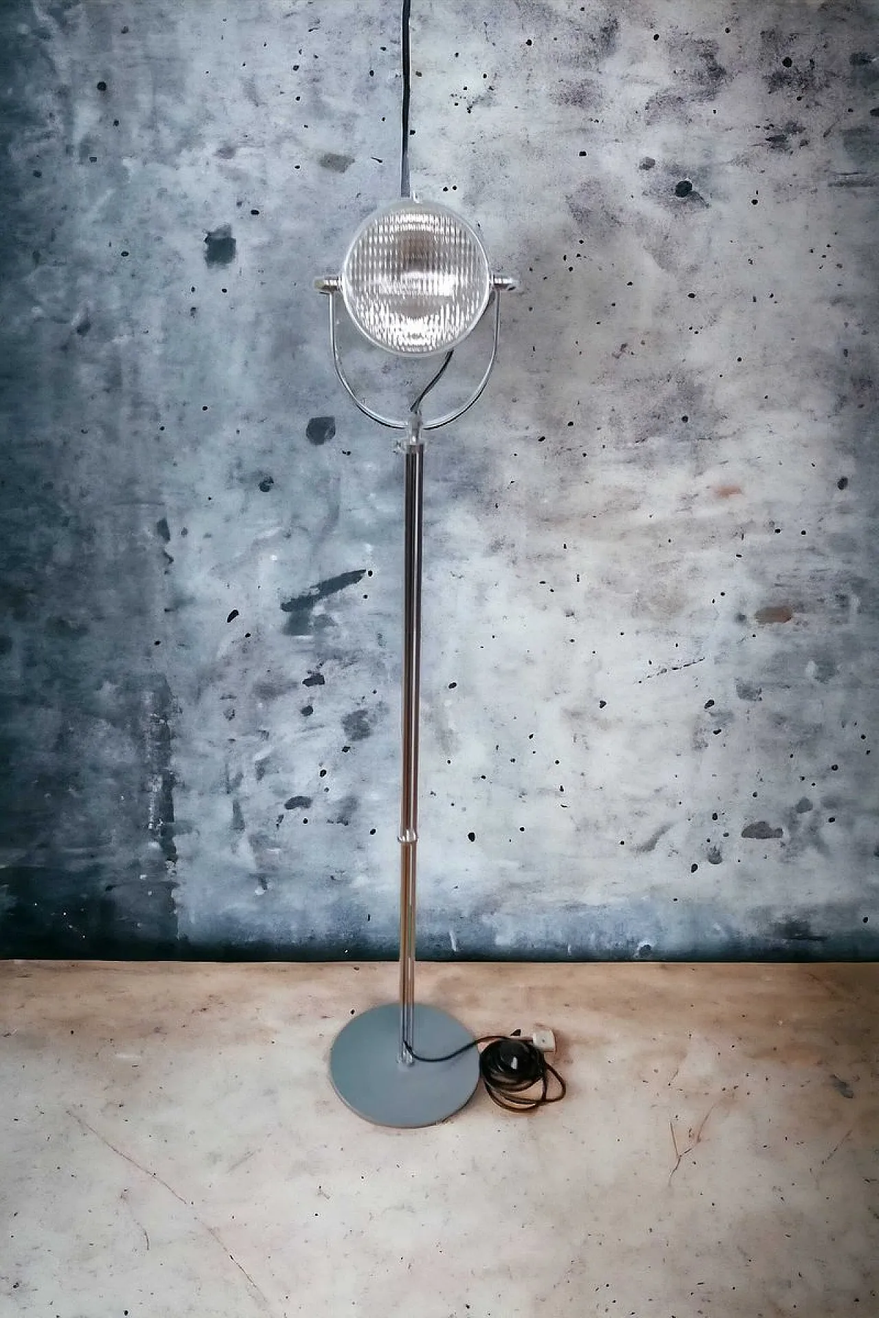 Lampada da terra Areta 8C industriale di Philips, anni '70 2