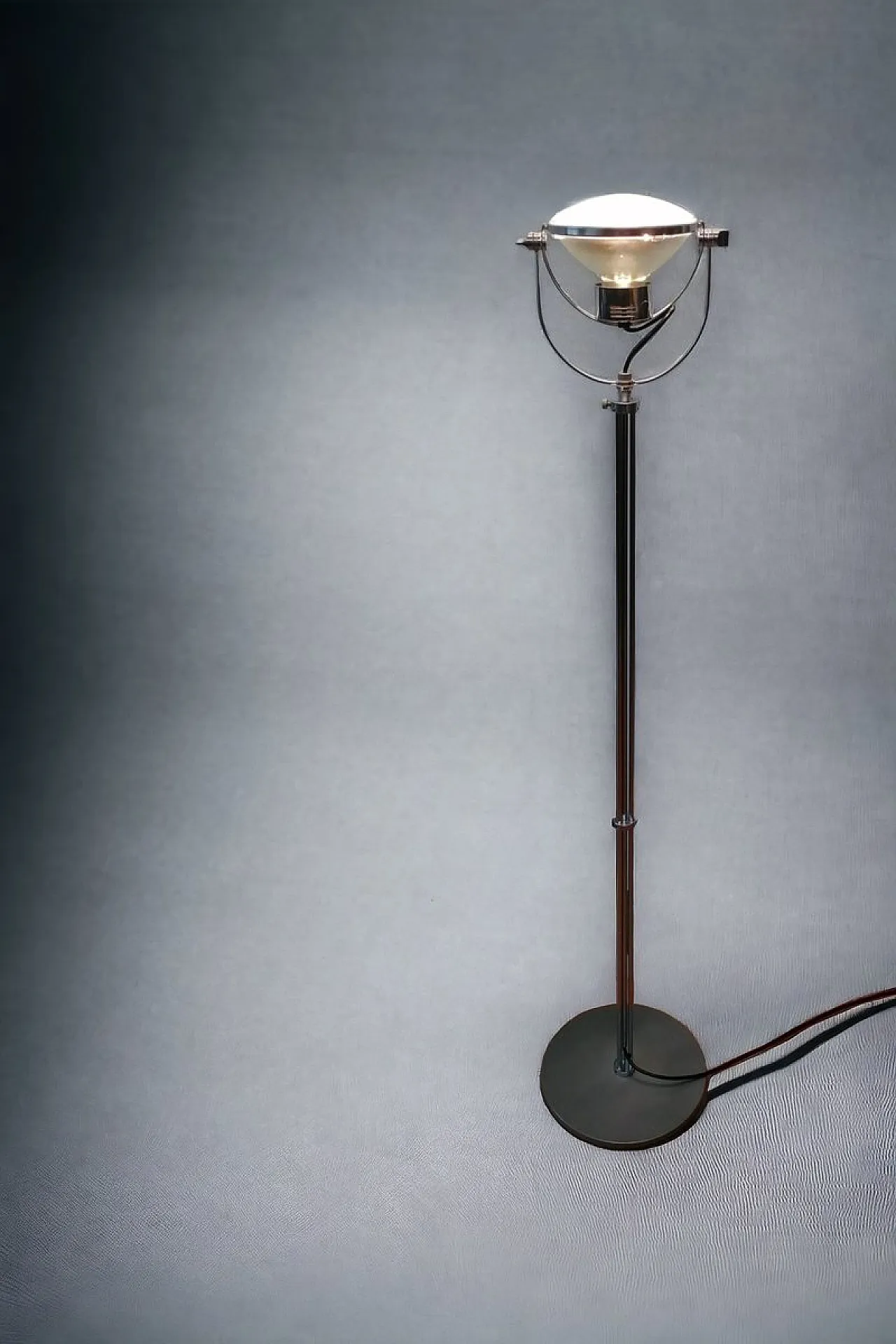 Lampada da terra Areta 8C industriale di Philips, anni '70 3