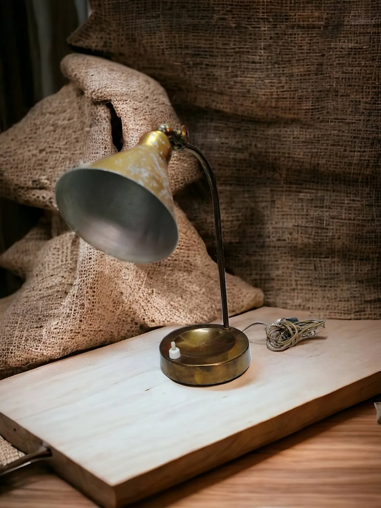 Lampada da tavolo in ottone, anni '40 1
