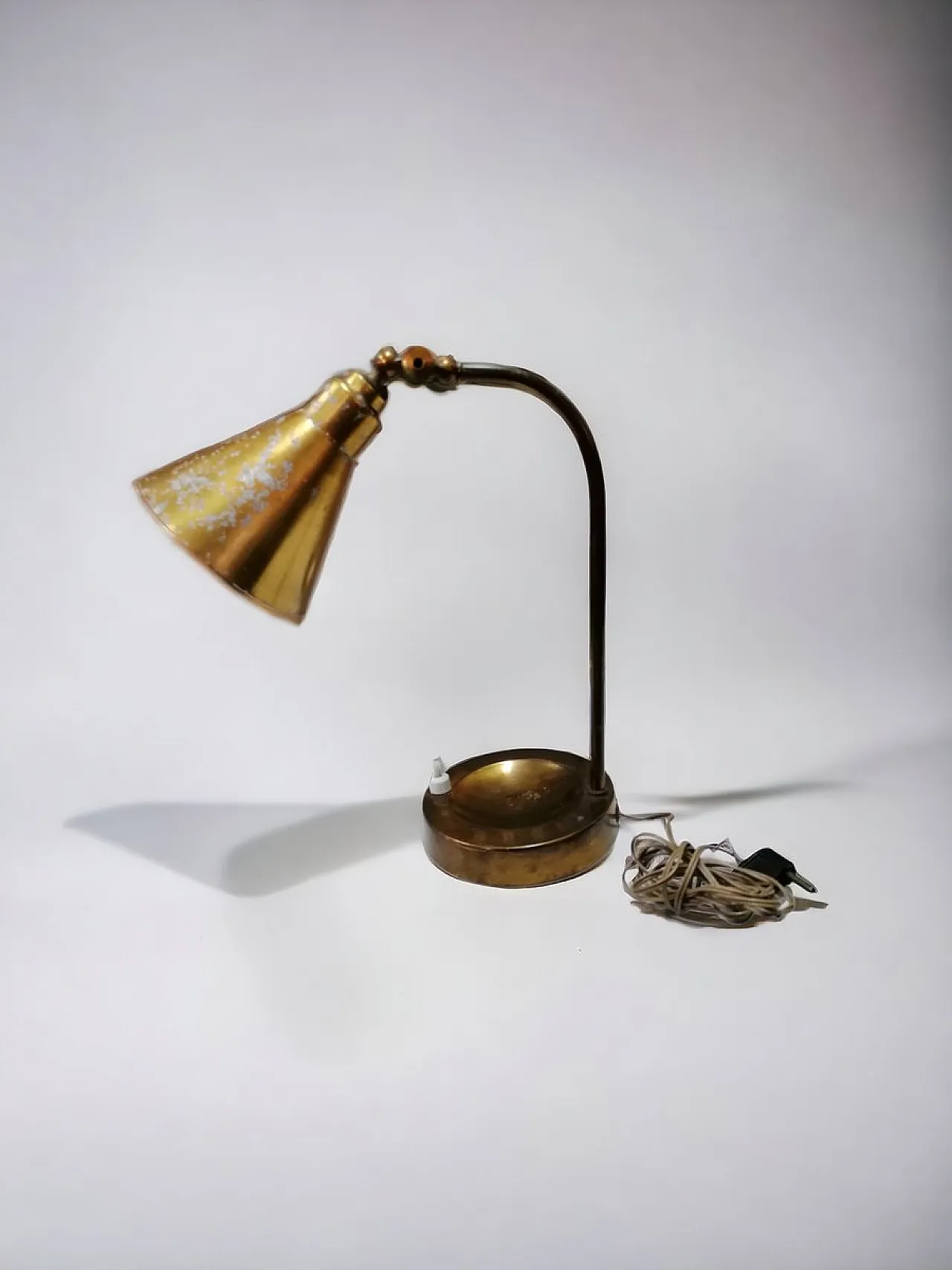 Lampada da tavolo in ottone, anni '40 6