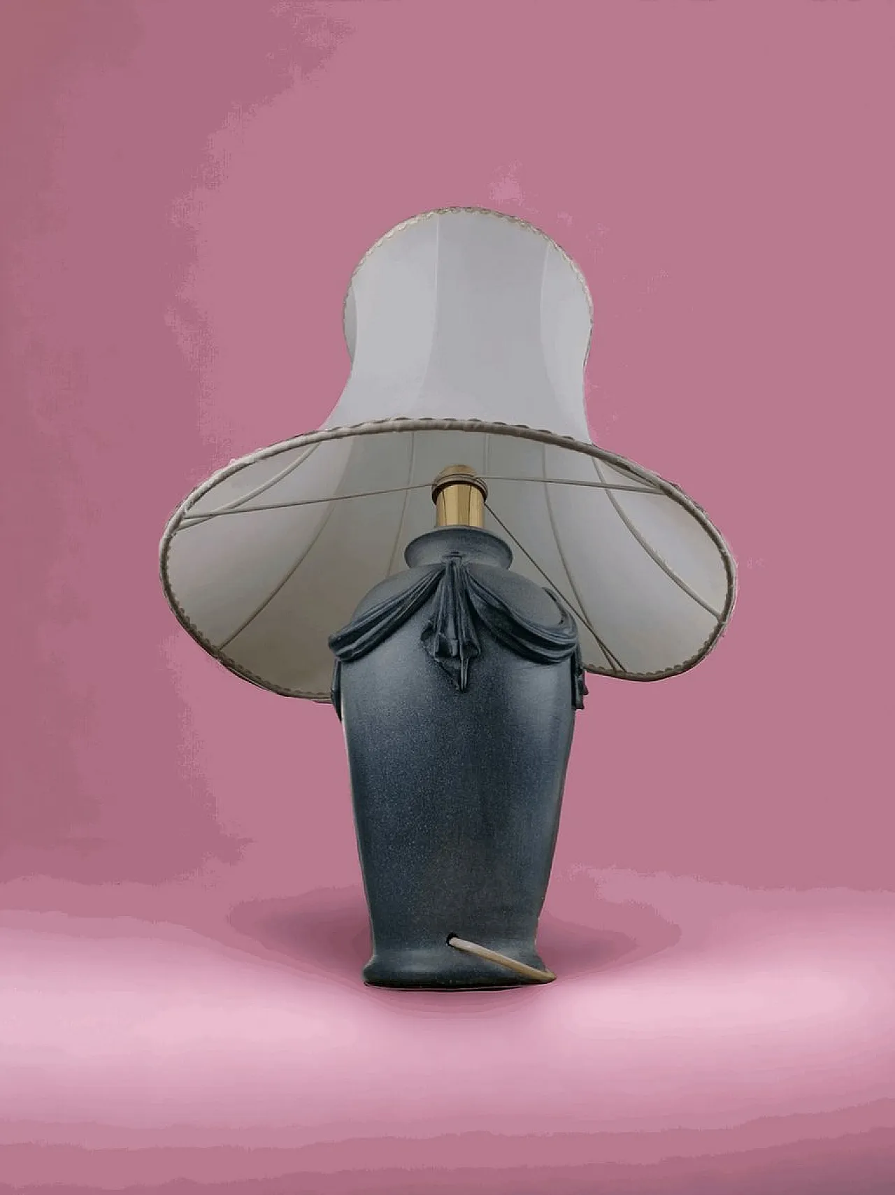 Lampada da tavolo grande Art Nouveau, anni '70 9