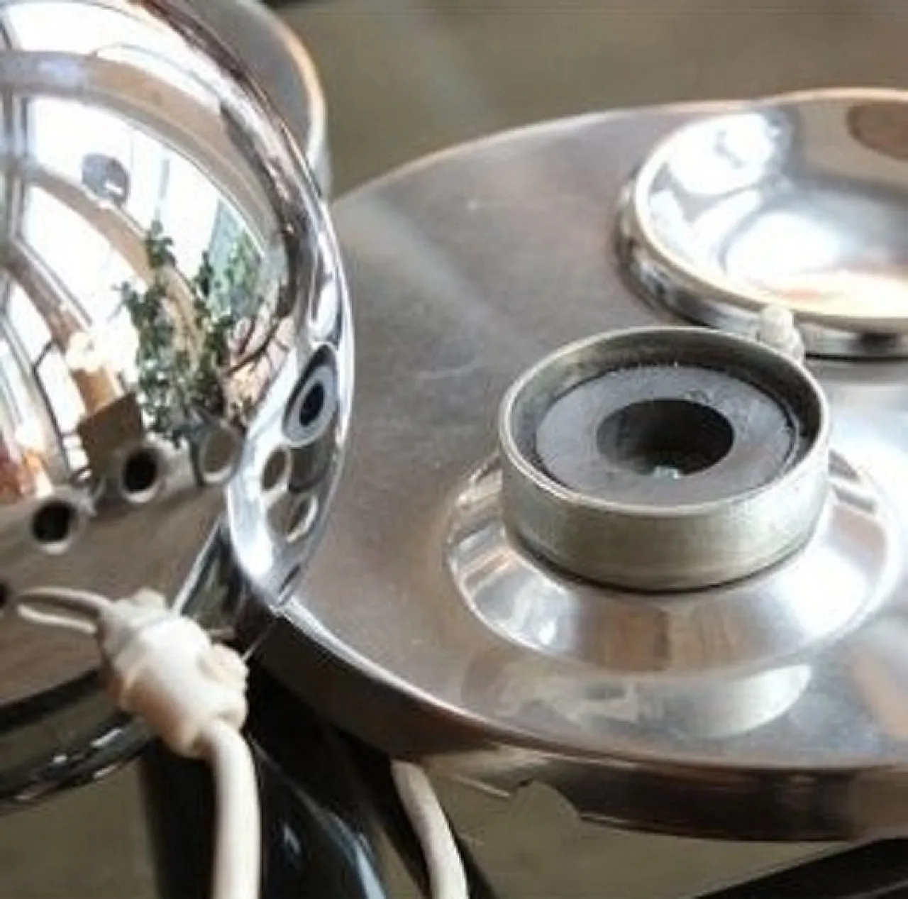 Pair of steel table lamps attributed to Goffredo Reggiani, 1970s 2