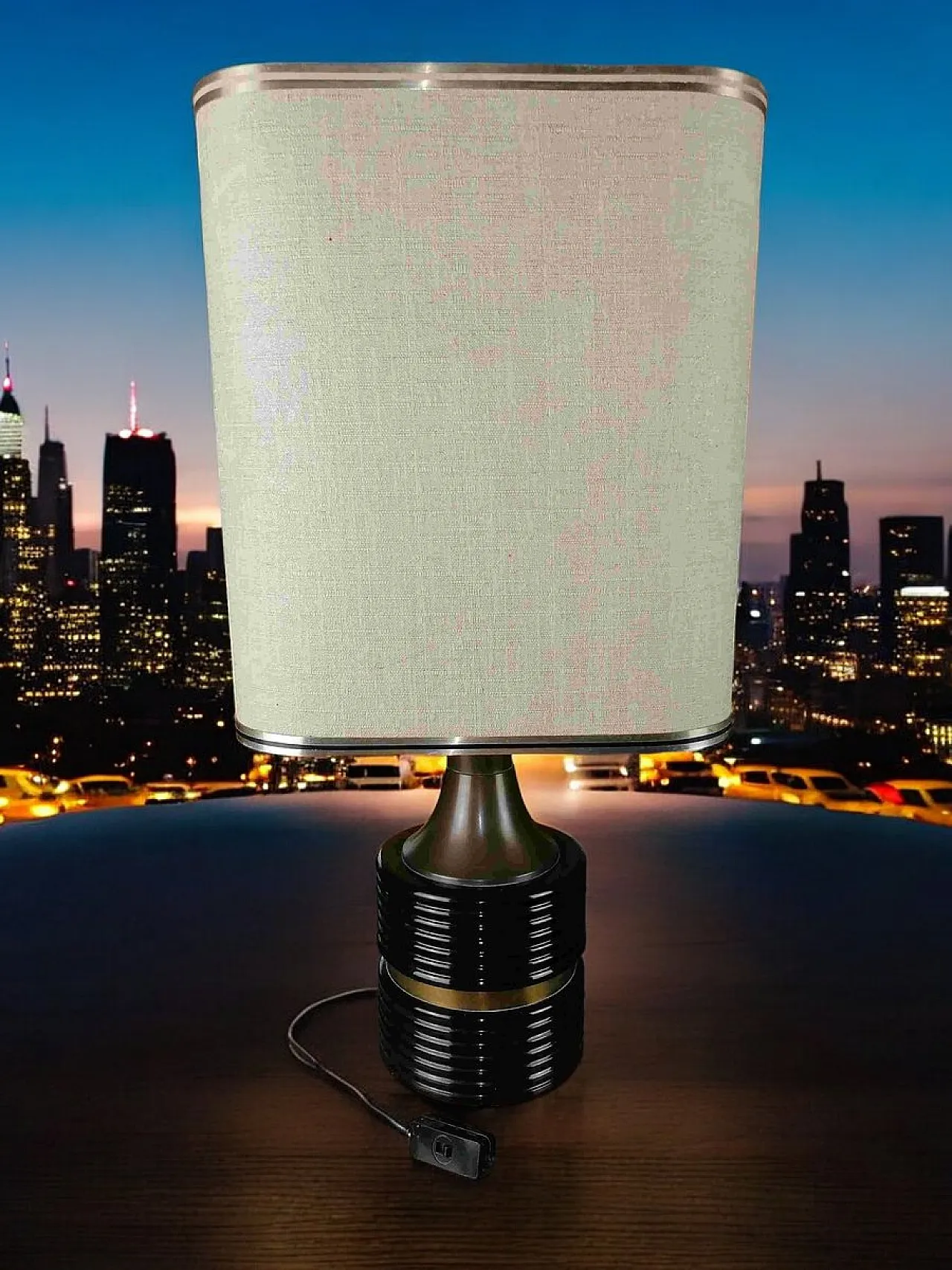 Lampada da tavolo in ottone e alluminio smaltato con paralume in carta laminata, anni '70 1