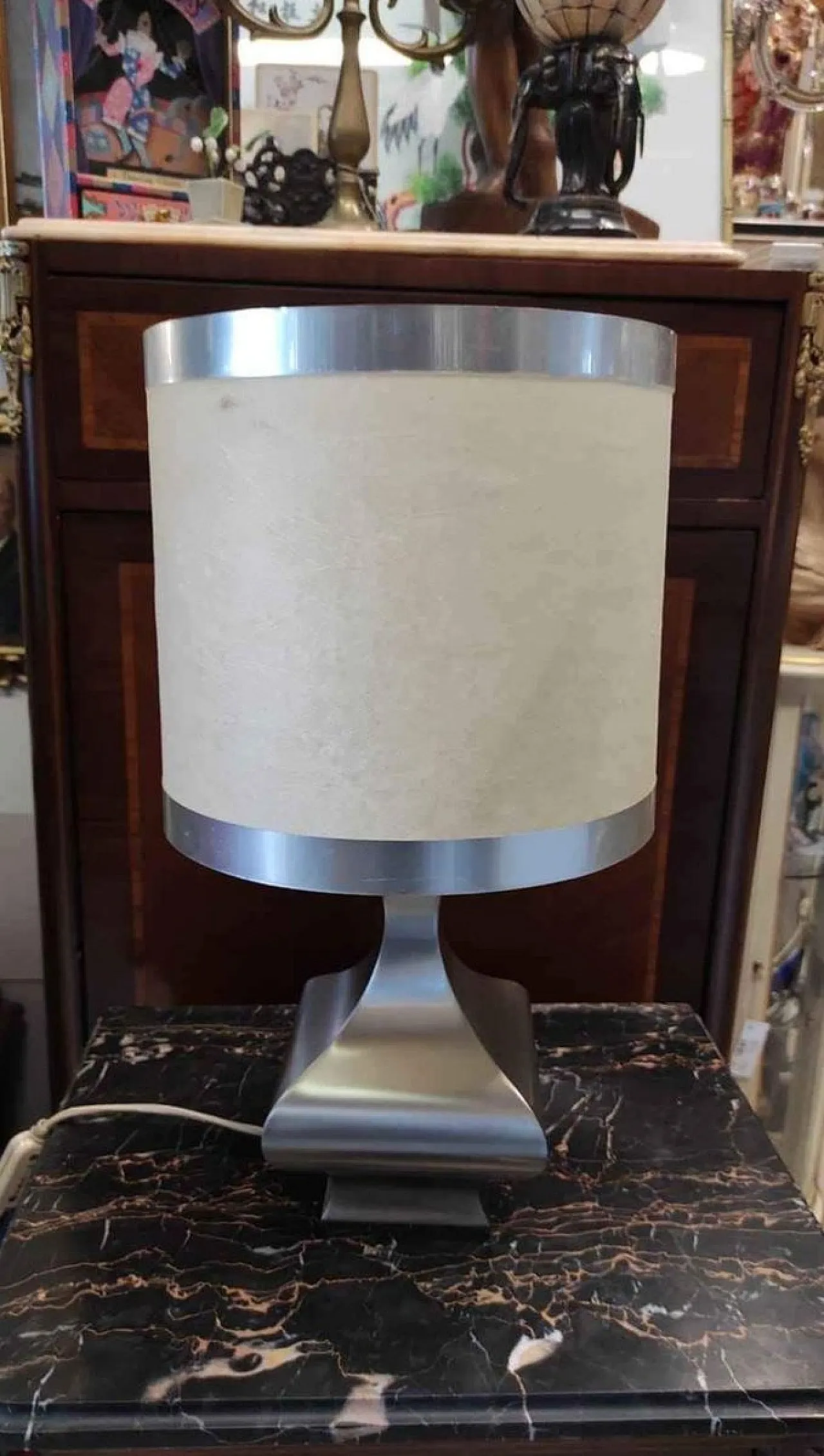 Lampada da tavolo in raso con paralume in carta laminata attribuita a Maria Pergay, anni '50 3