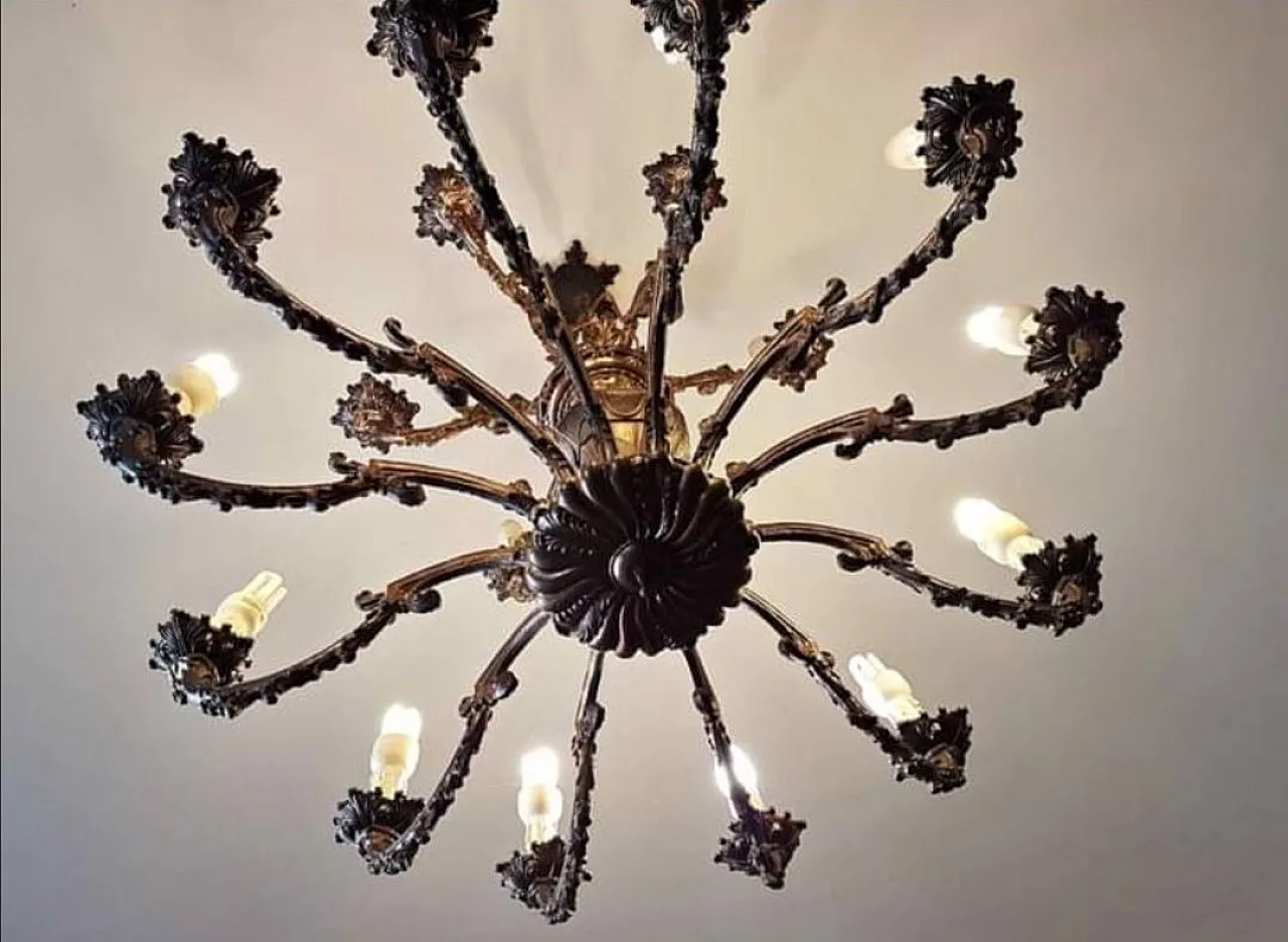 Lampadario in Bronzo a 18 Luci, anni '20 3