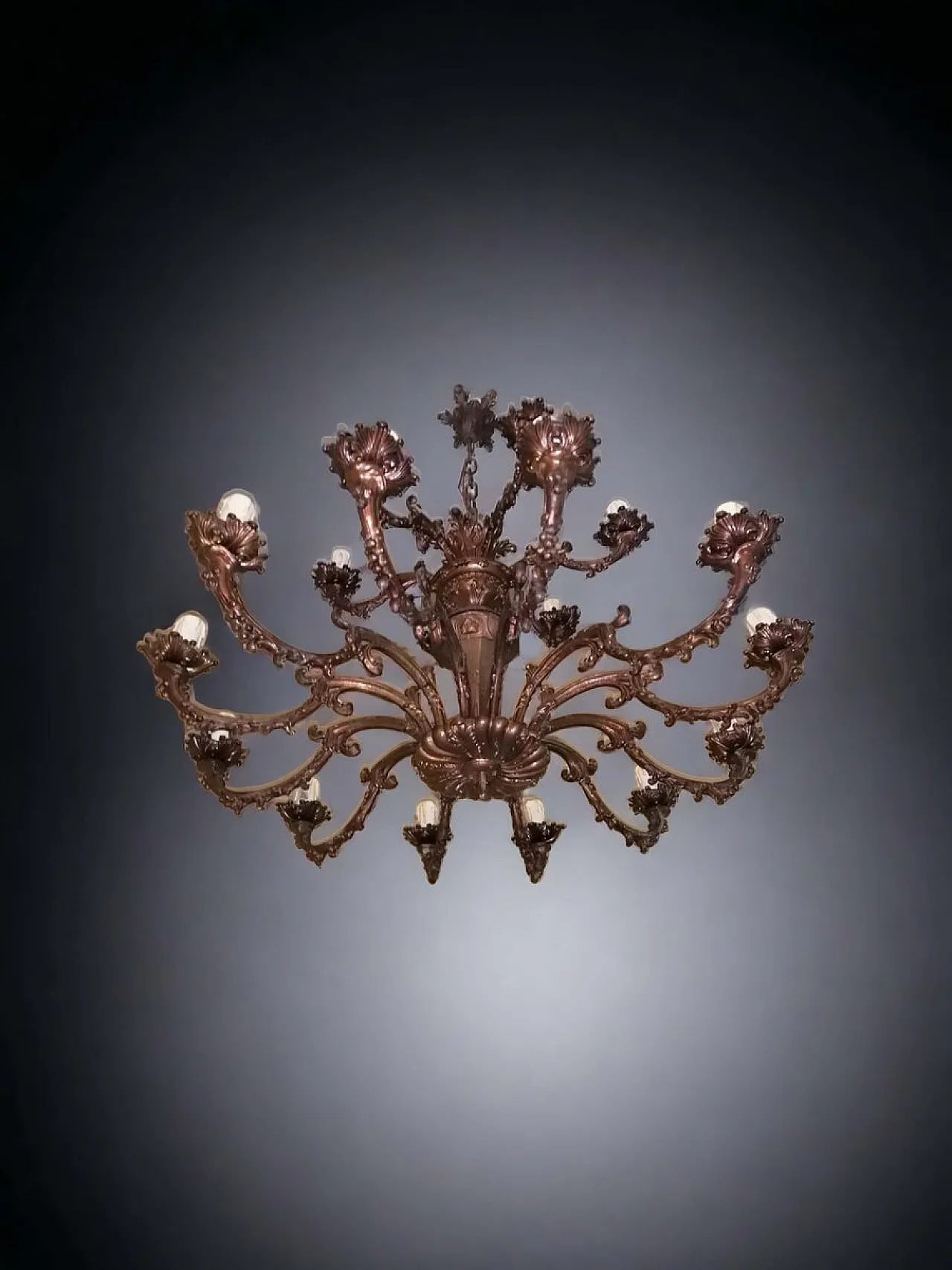 Lampadario in Bronzo a 18 Luci, anni '20 4