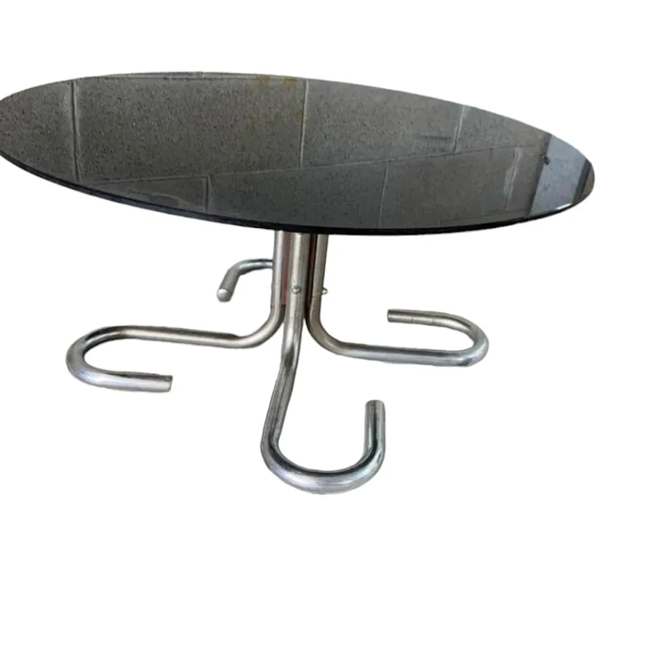 Tavolino Basso con Struttura Cromata, Vetro Rotondo Fumé nello stile di Giotto Stoppino, anni '70 4