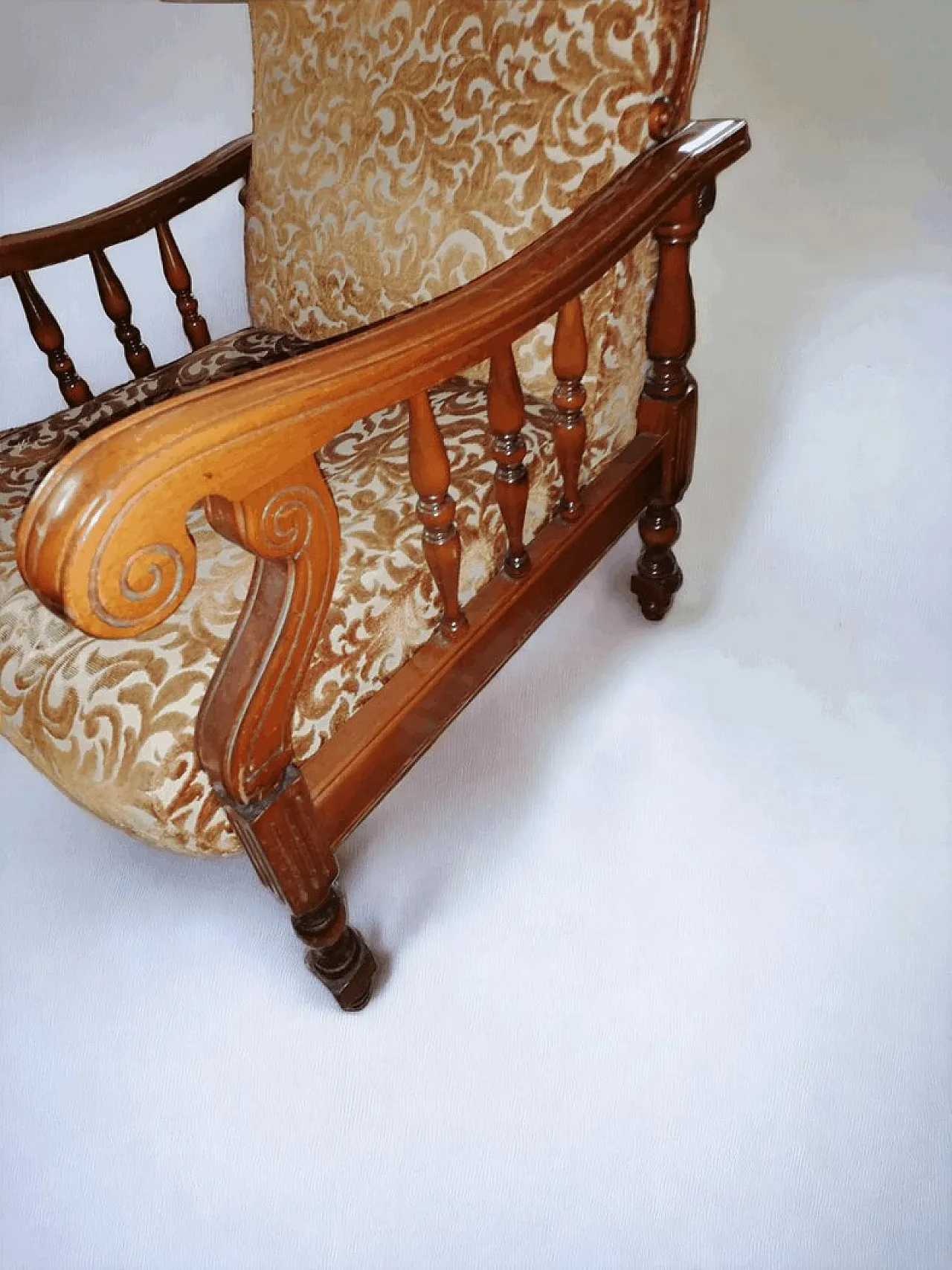 Poltrona in legno e velluto, anni '30 3