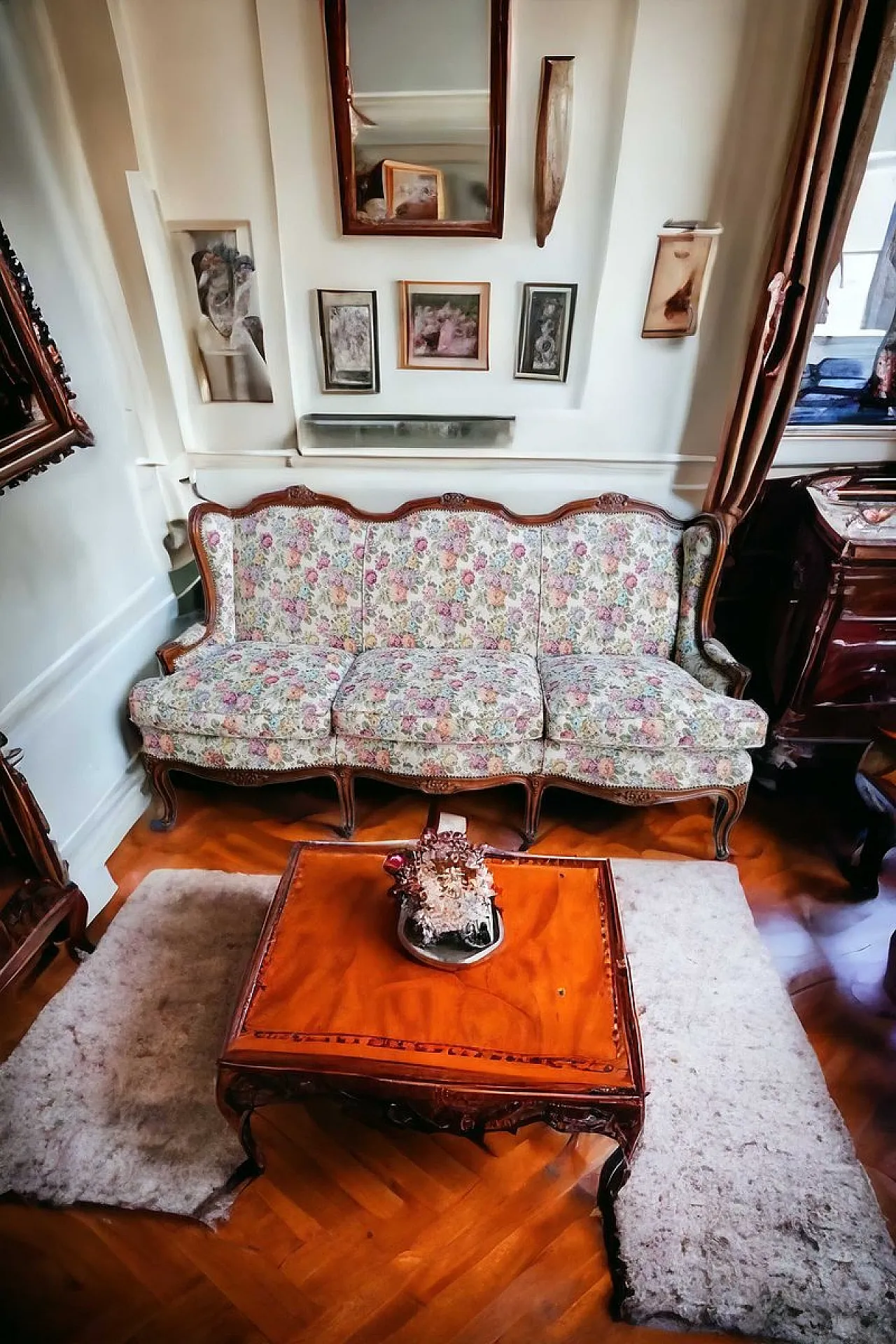 Divano barocco in tessuto floreale, metà del XX secolo 1