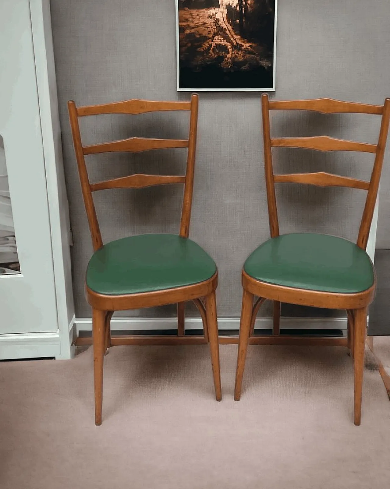 Coppia di sedie in similpelle con schienale alto, anni '50 1