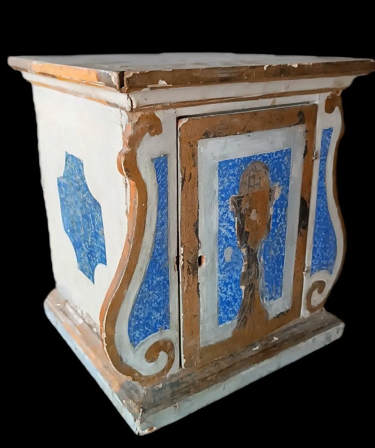 Painted and gilded wooden tabernacle, 18th century 2