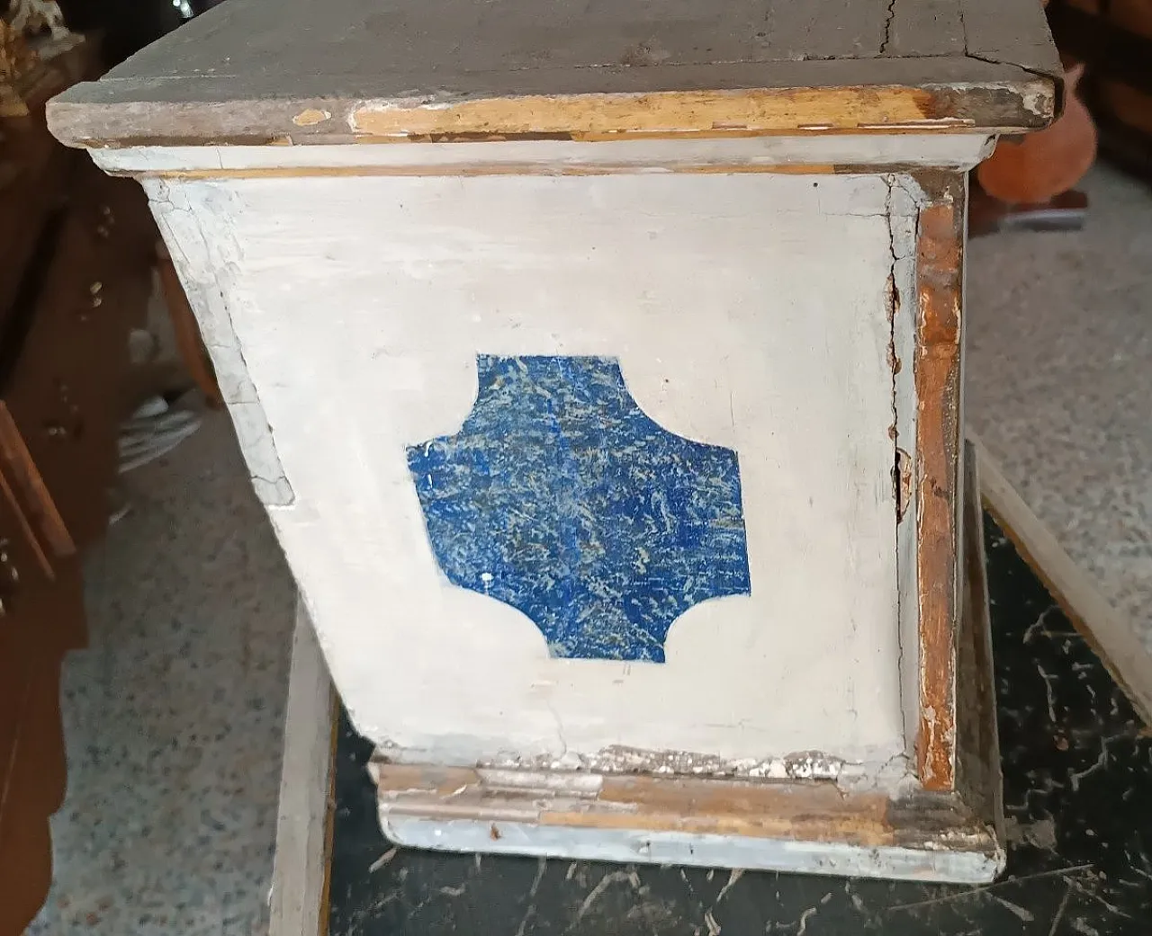 Painted and gilded wooden tabernacle, 18th century 3