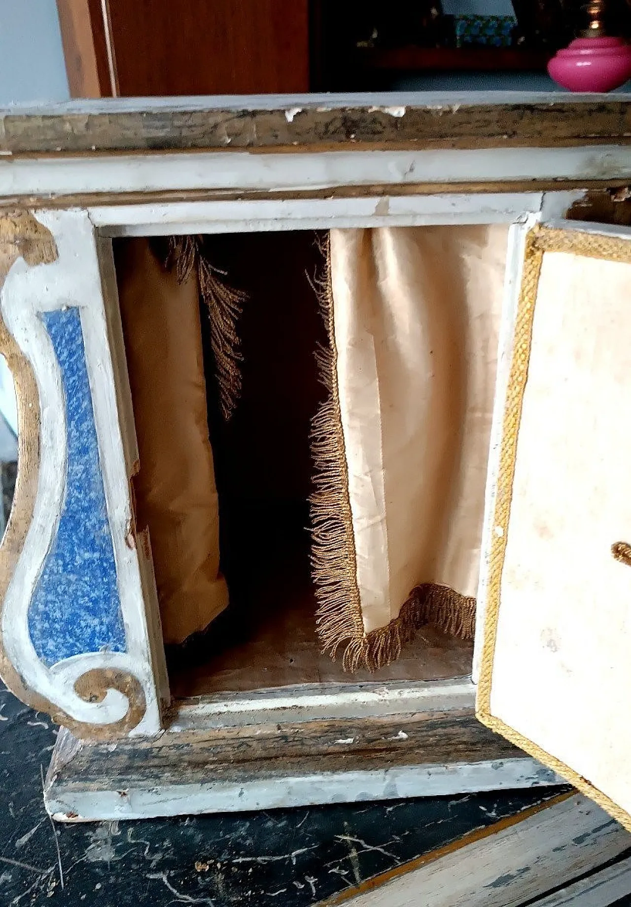 Painted and gilded wooden tabernacle, 18th century 4