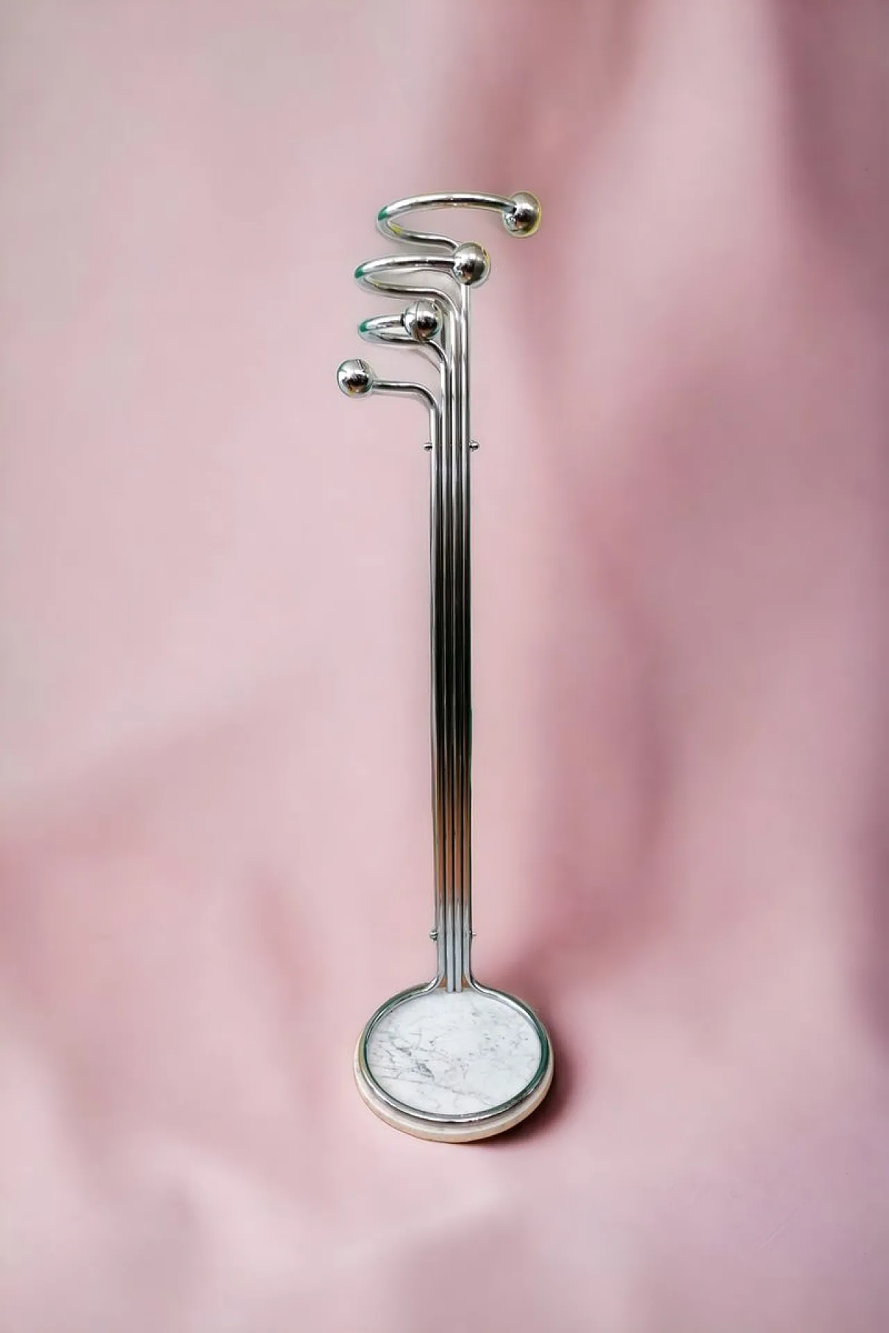 Appendiabiti da terra con base in marmo, anni '70 1