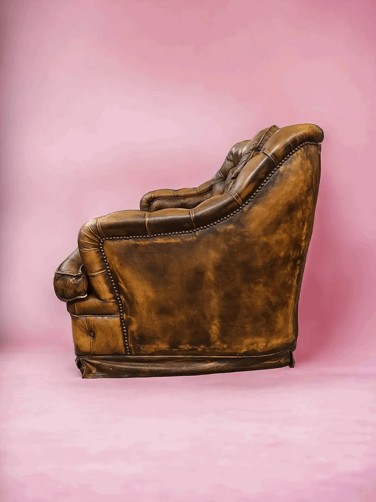 Divano letto e poltrona Chesterfield in pelle, anni '70 5