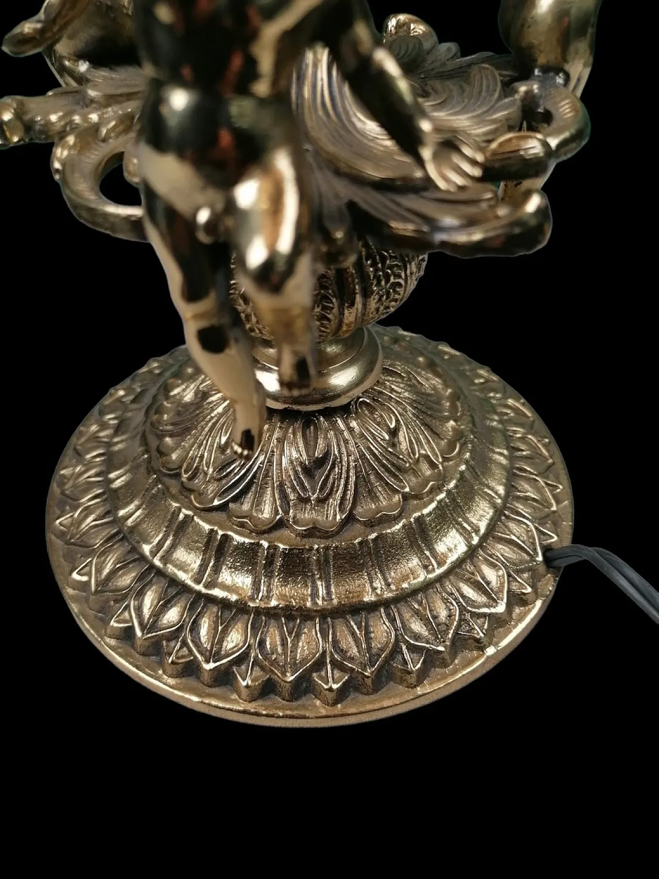 Lampada da tavolo in ottone con putti, 1890 circa 2
