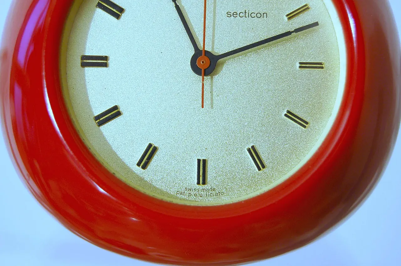 Table clock mod. T2 -di A. Mangiarotti, anni '50 6