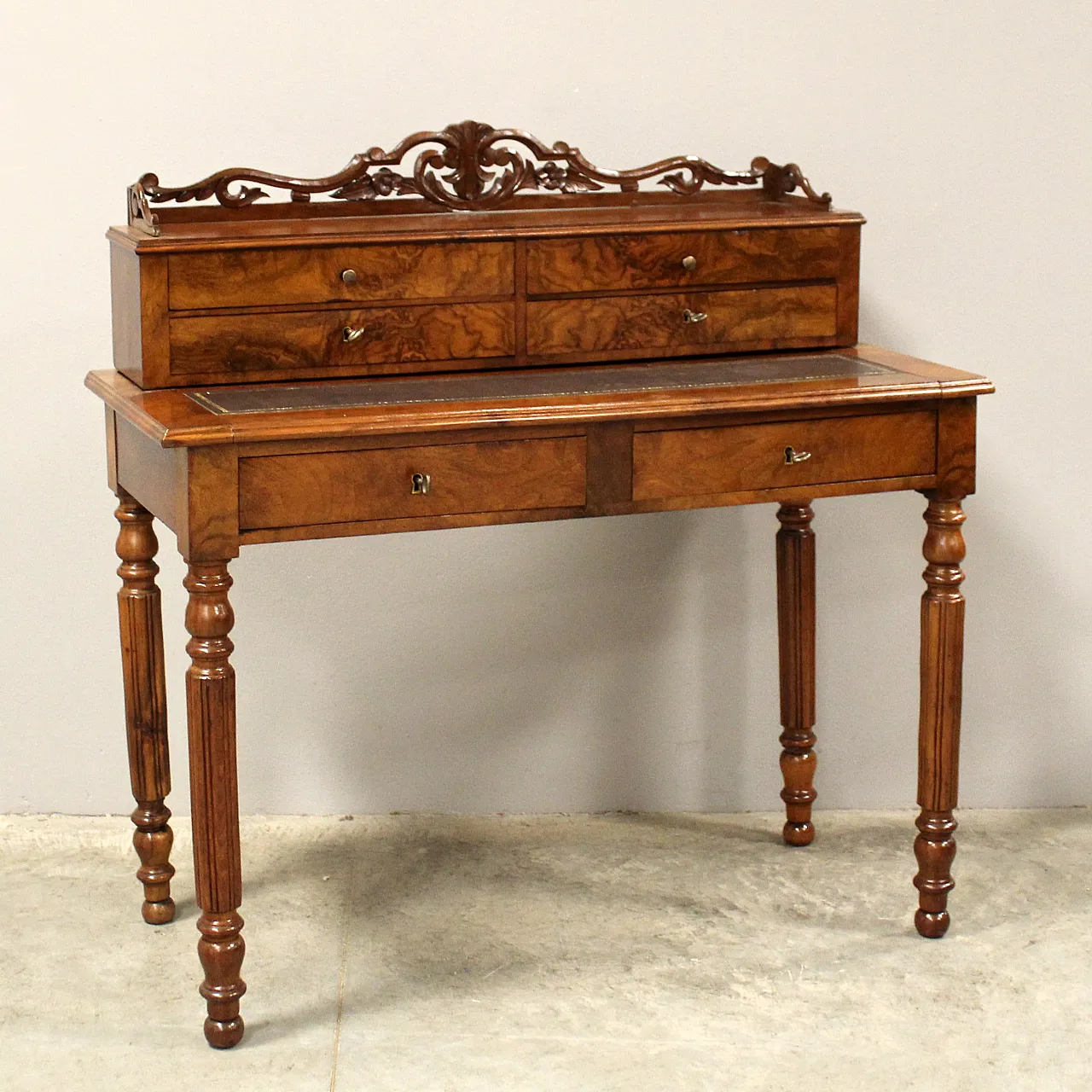 Louis Philippe desk in 19th century walnut 1