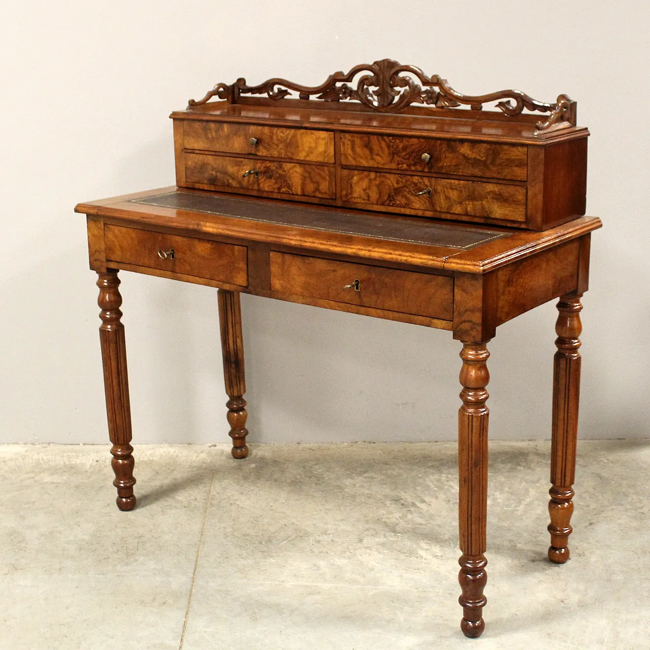 Louis Philippe desk in 19th century walnut 2