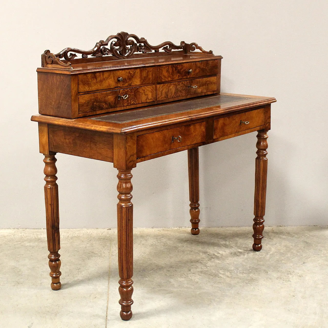 Louis Philippe desk in 19th century walnut 3
