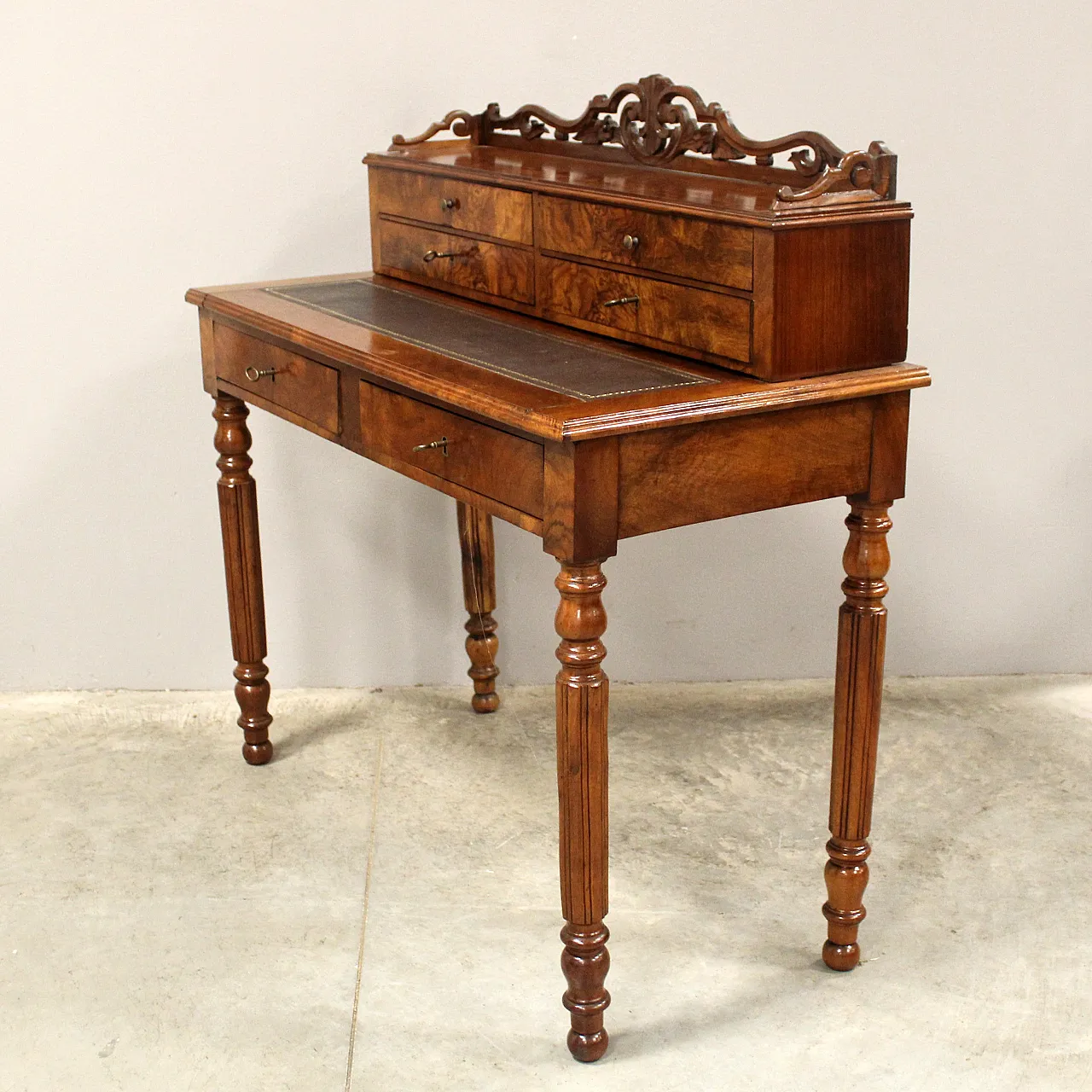 Louis Philippe desk in 19th century walnut 4