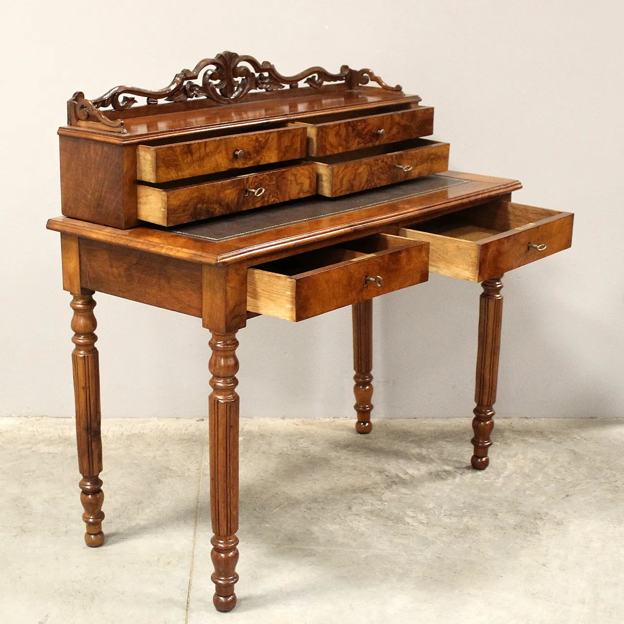Louis Philippe desk in 19th century walnut 5