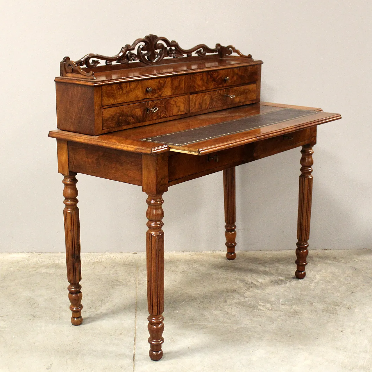 Louis Philippe desk in 19th century walnut 7