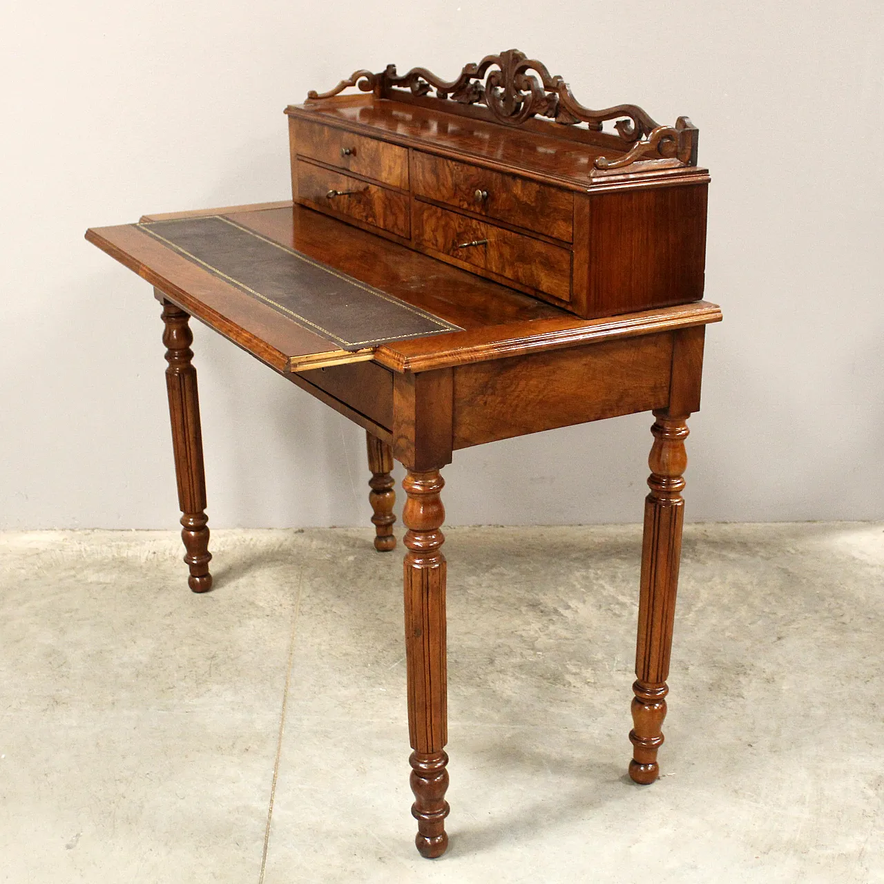 Louis Philippe desk in 19th century walnut 8